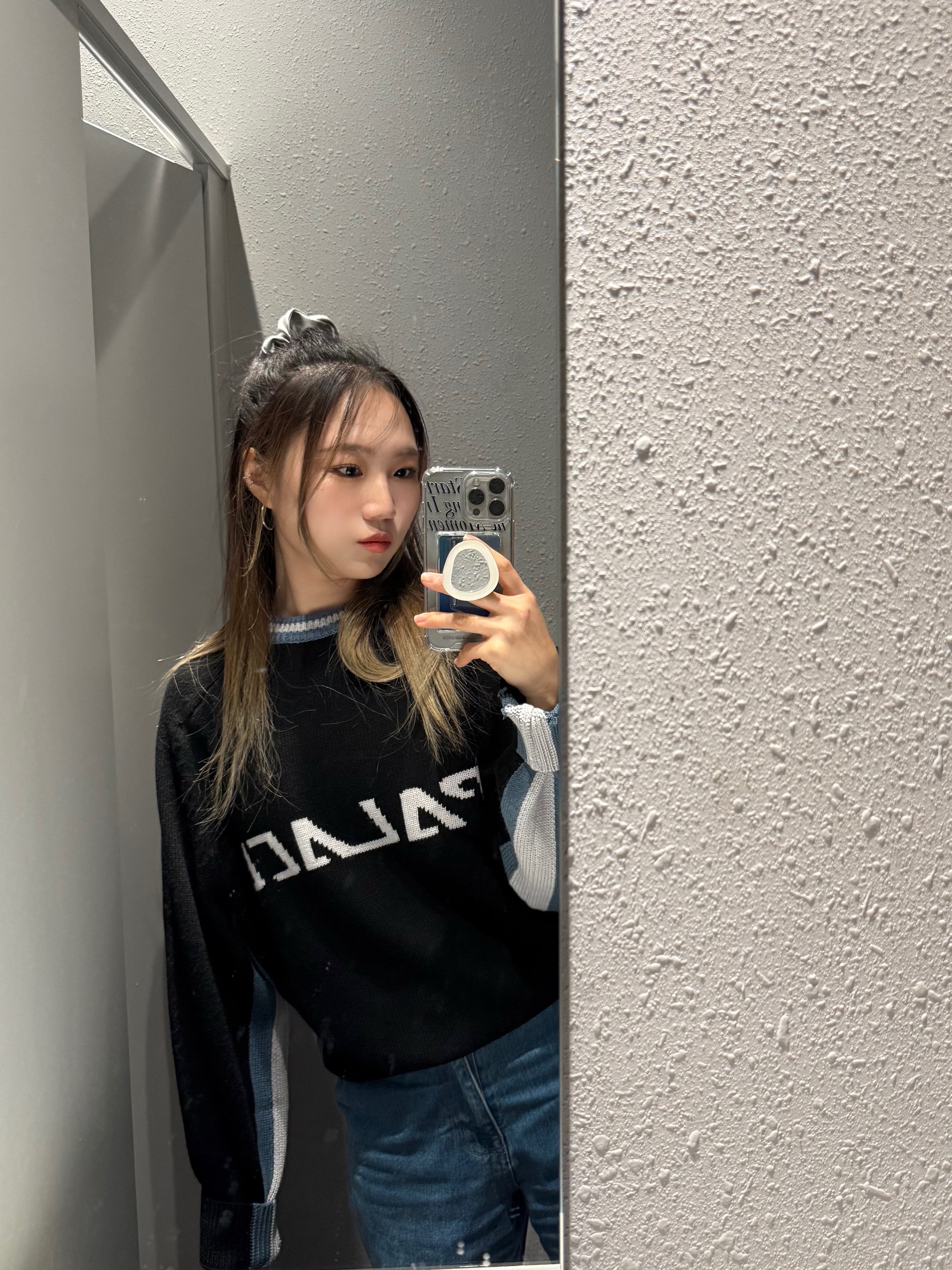 Palace Tri Colour Knit Black - 25SS, NOMANUAL Penon Wind Shell Warm Gray 착용 스타일 - 1