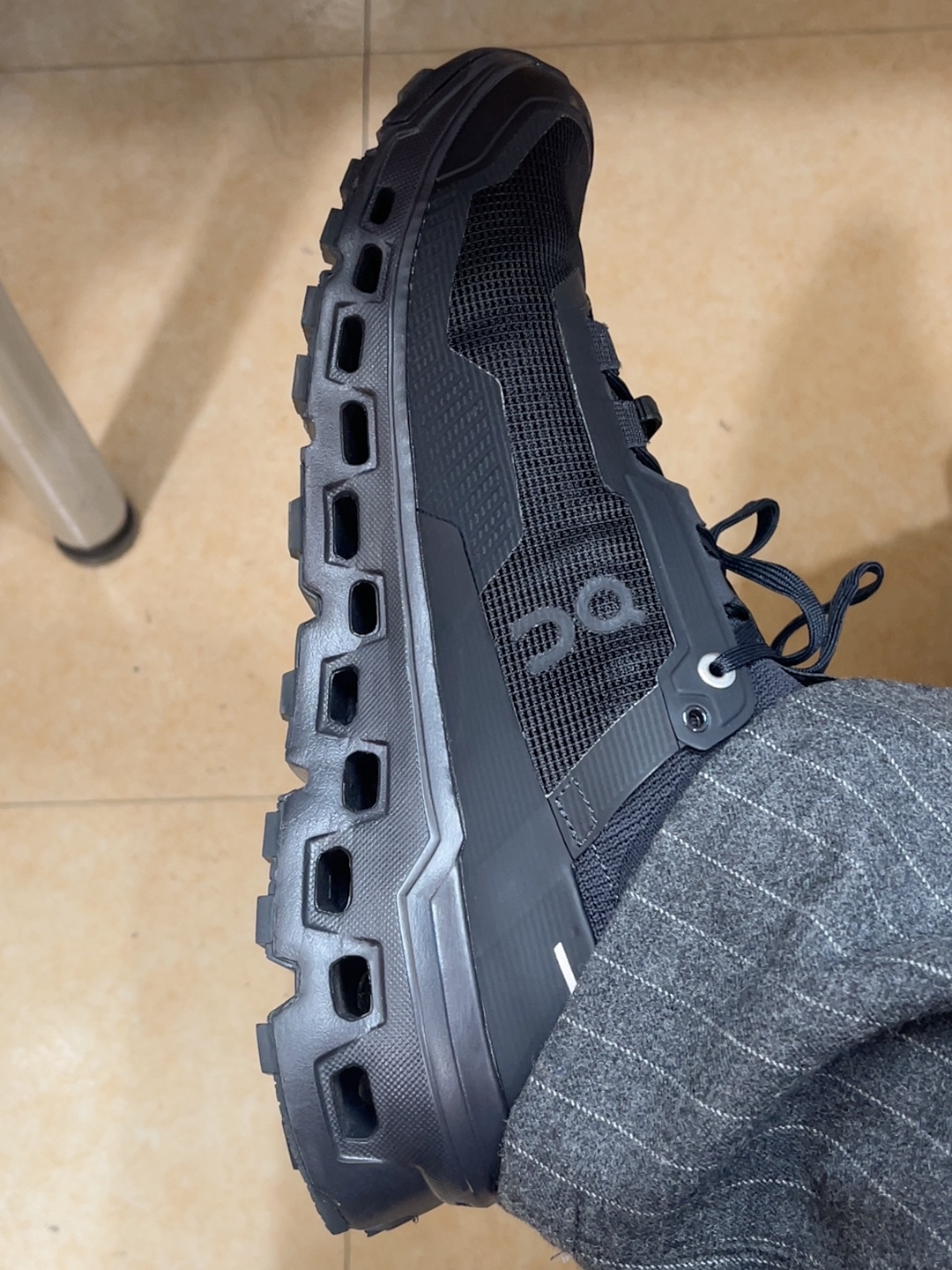 On Running Cloudultra 2 All Black 착용 스타일 - 2