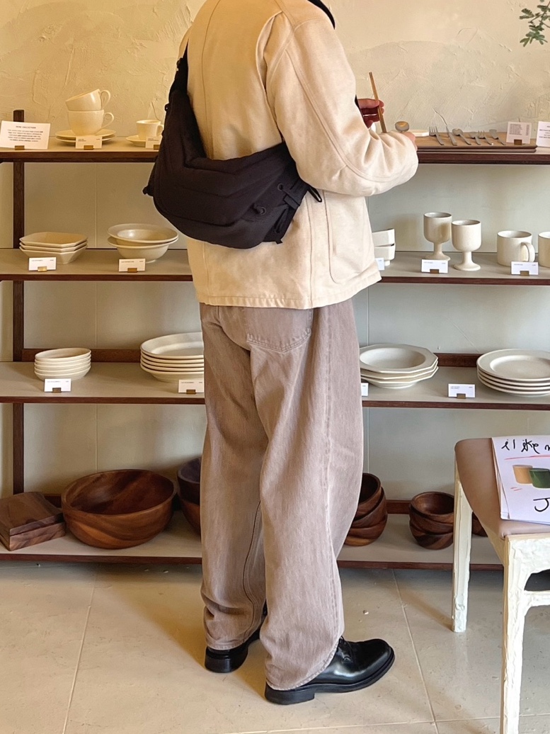 Lemaire WR Nylon Canvas Small Soft Game Bag Dark Chocolate, Auralee Hard Twist Denim Wide Pants Mocha Brown - 23AW 착용 스타일