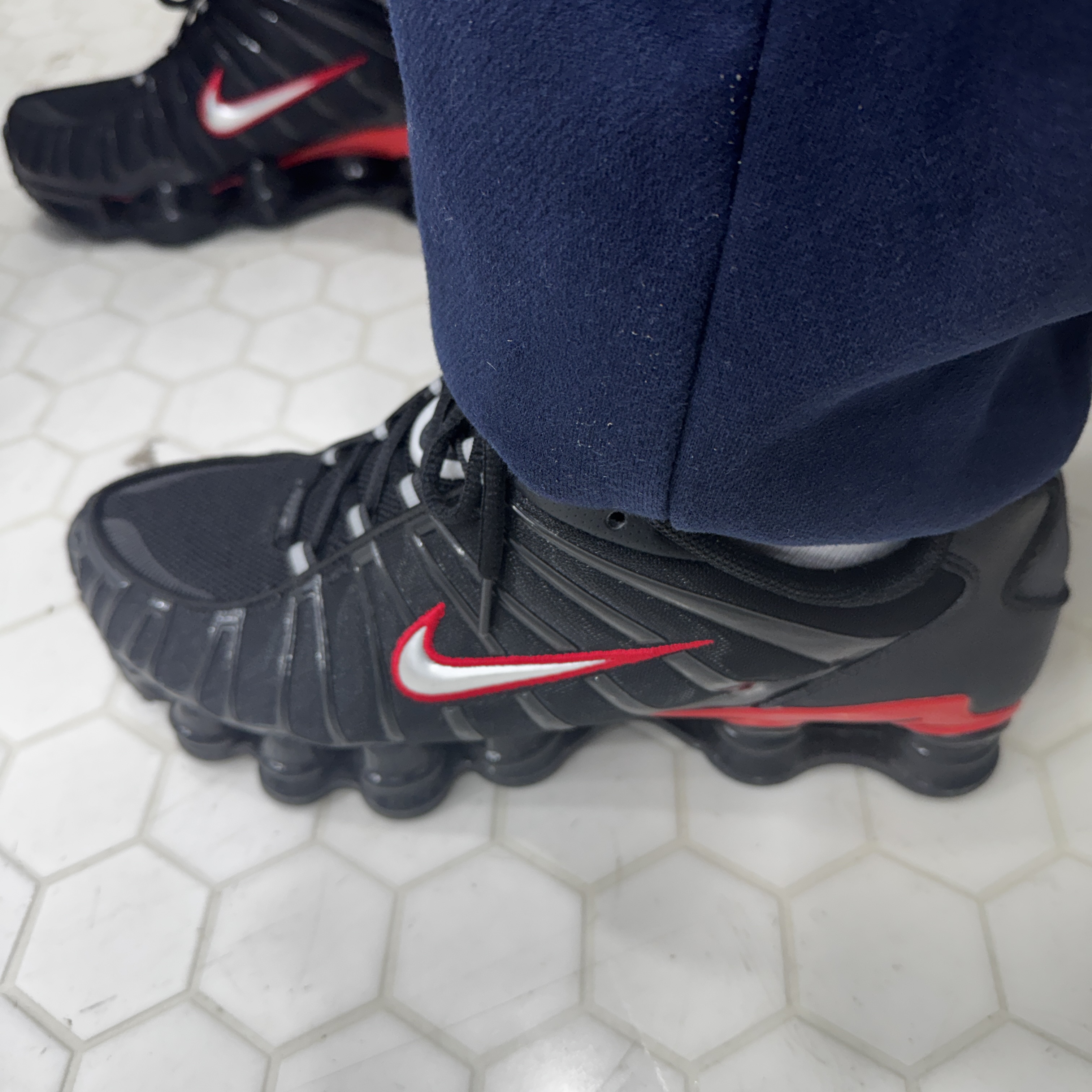 Nike Shox TL Black University Red 착용 스타일