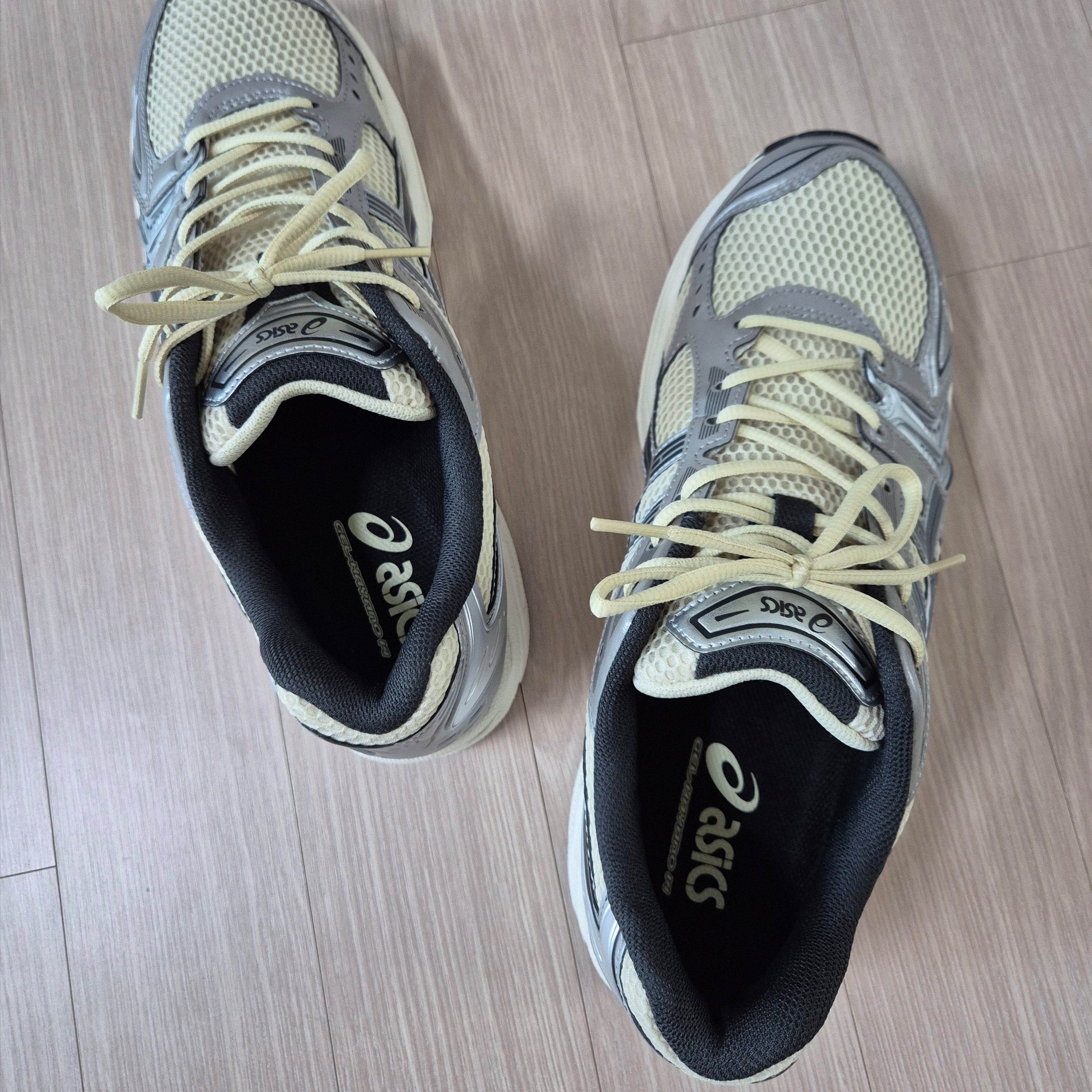Asics Gel-Kayano 14 Oyster White Steeple Grey 착용 스타일 - 4