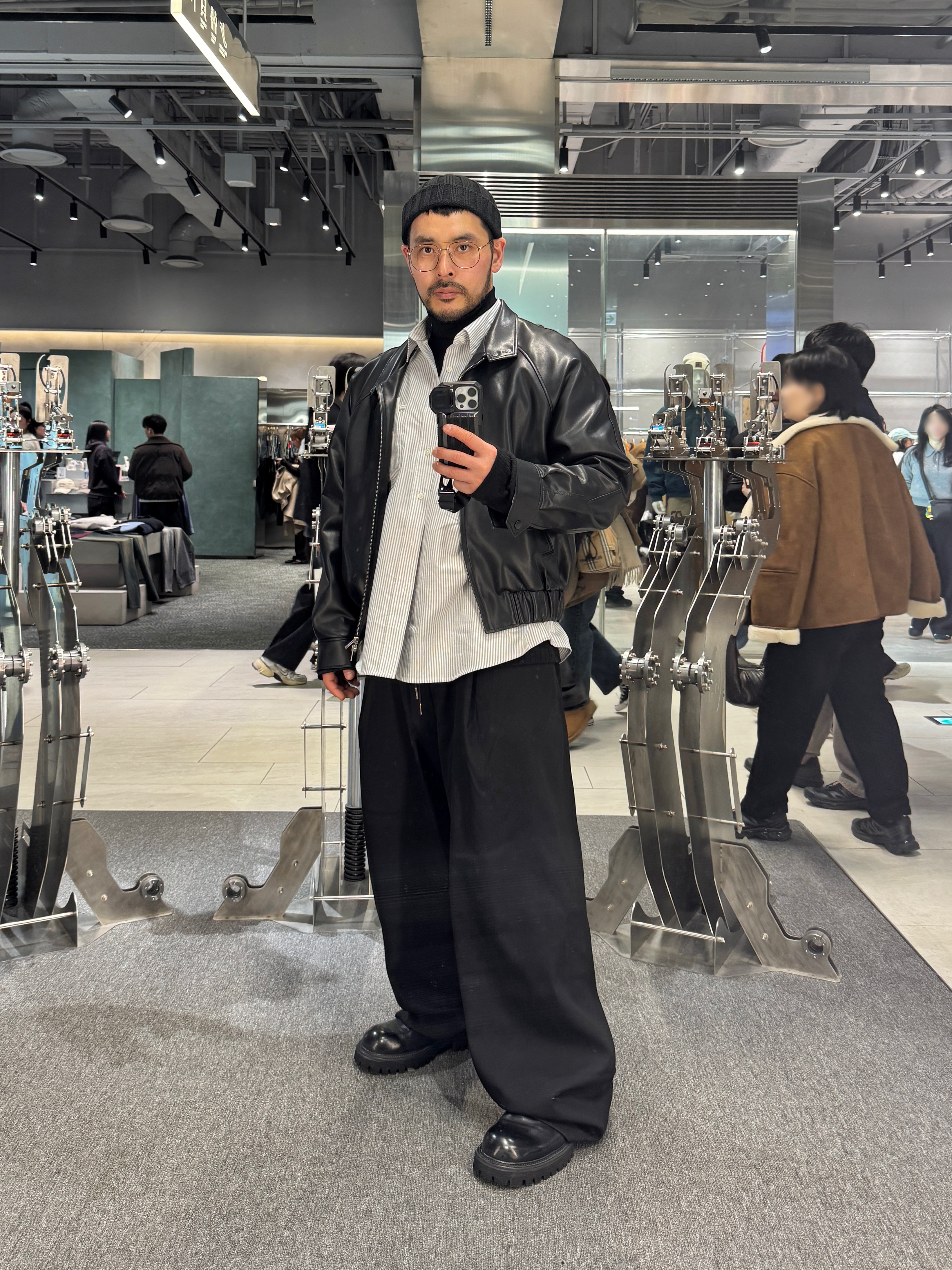 Yase Mud Horsehide Derby Black 착용 스타일 - 1