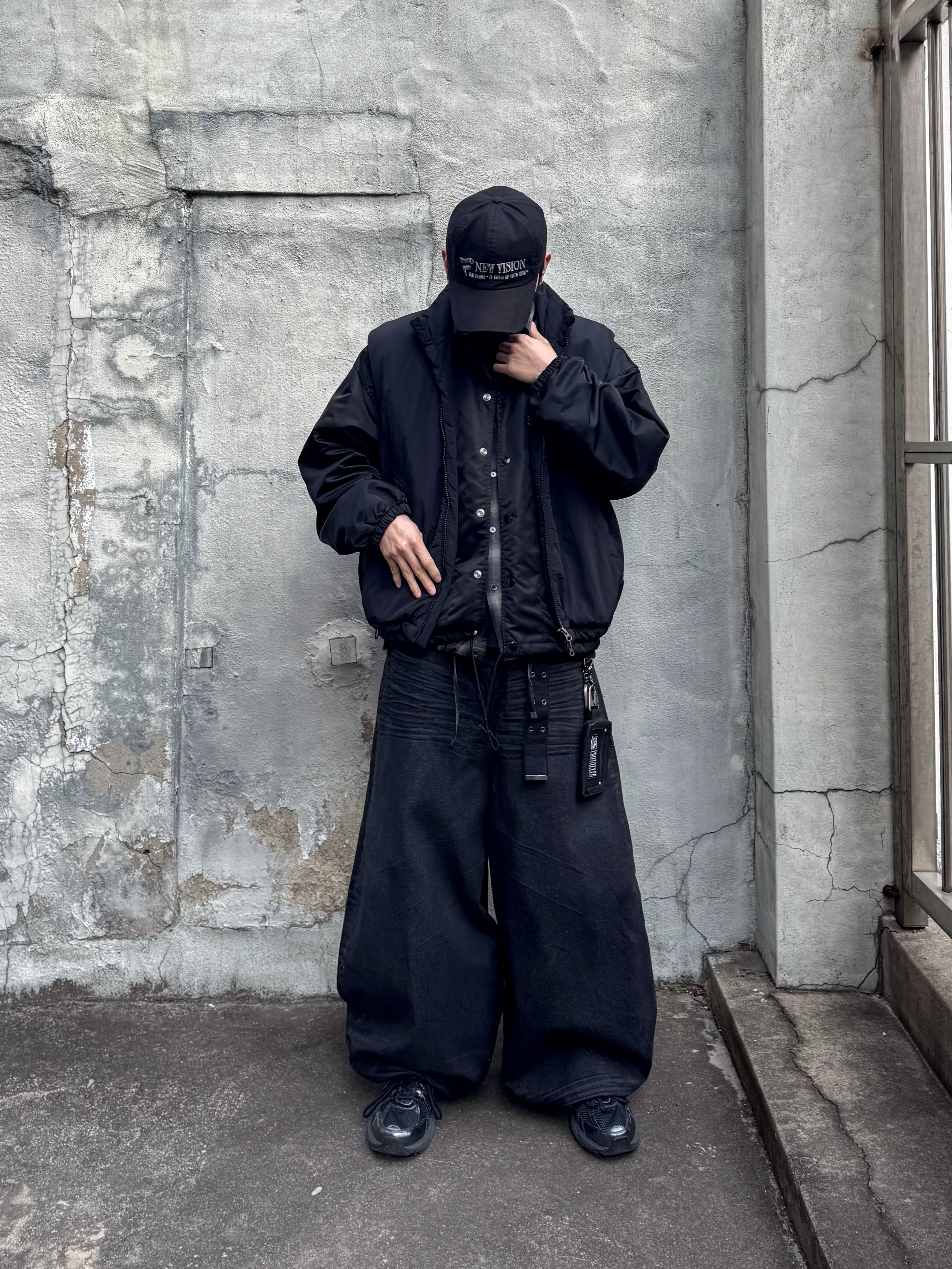 ETCE Prototype Pouch Keyring Black, ETCE New Vision Destroyed Washed Cap Black 착용 스타일 - 4