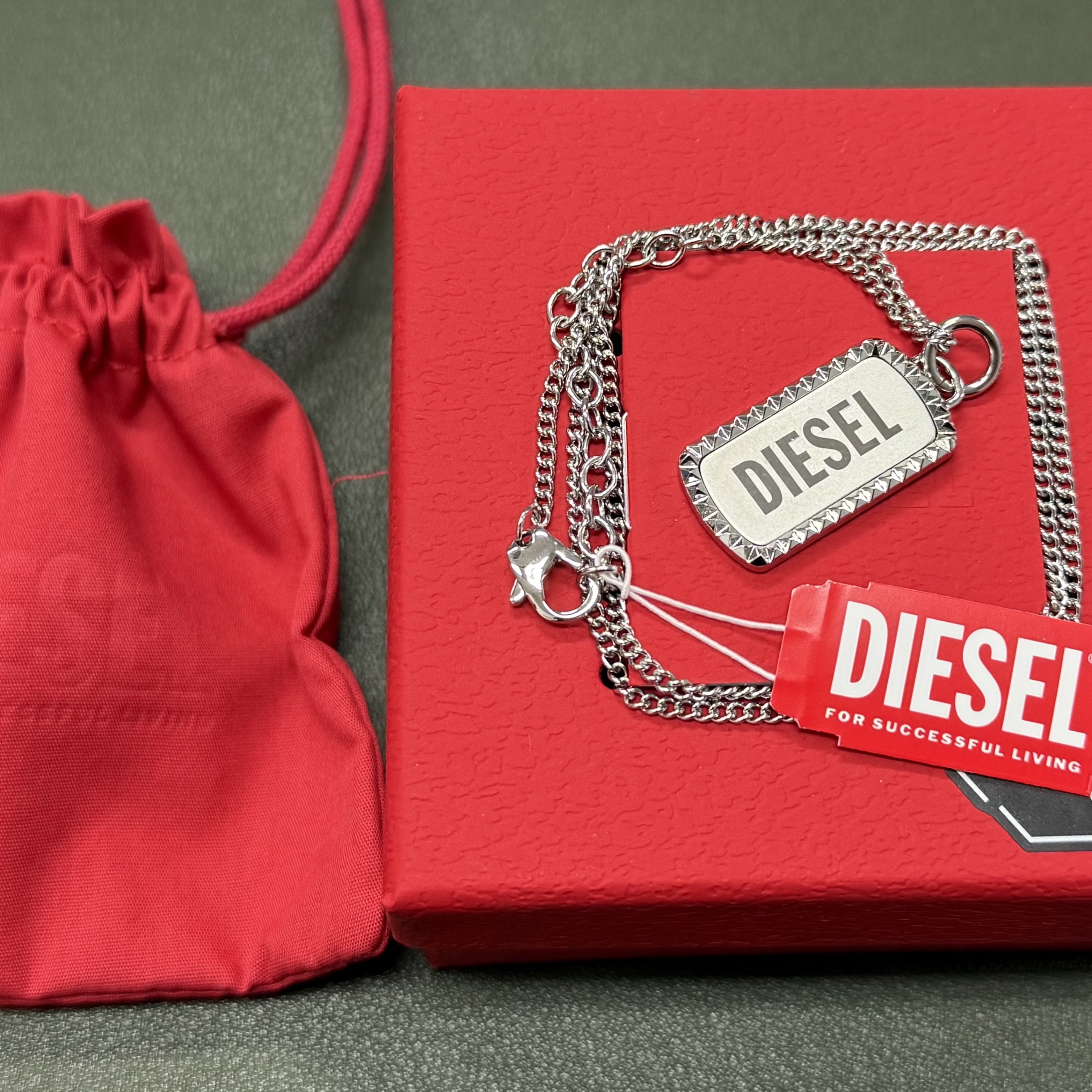 Diesel Dx1455 Stainless Steel Dog Tag Necklace Silver 착용 스타일 - 1
