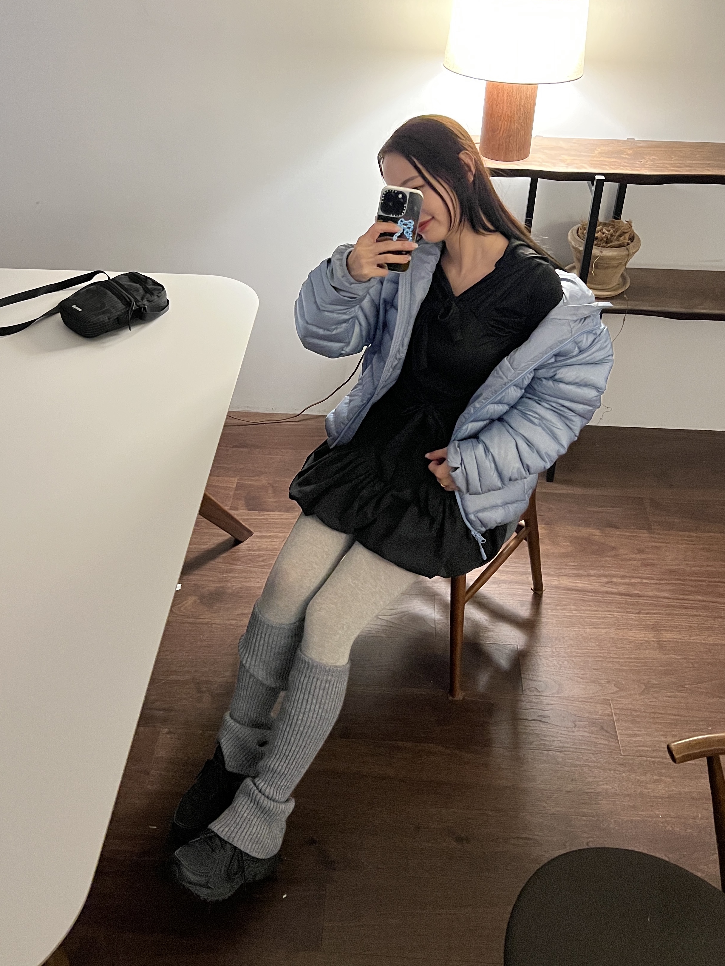 산산기어 서픽스 푸퍼 자켓 스카이 블루 - 24FW, 케이스티파이 x 오픈 Yy 블루 리본 스네이크 아이폰 맥세이프 실버 미러 실버 범퍼 케이스 착용 스타일 - 5