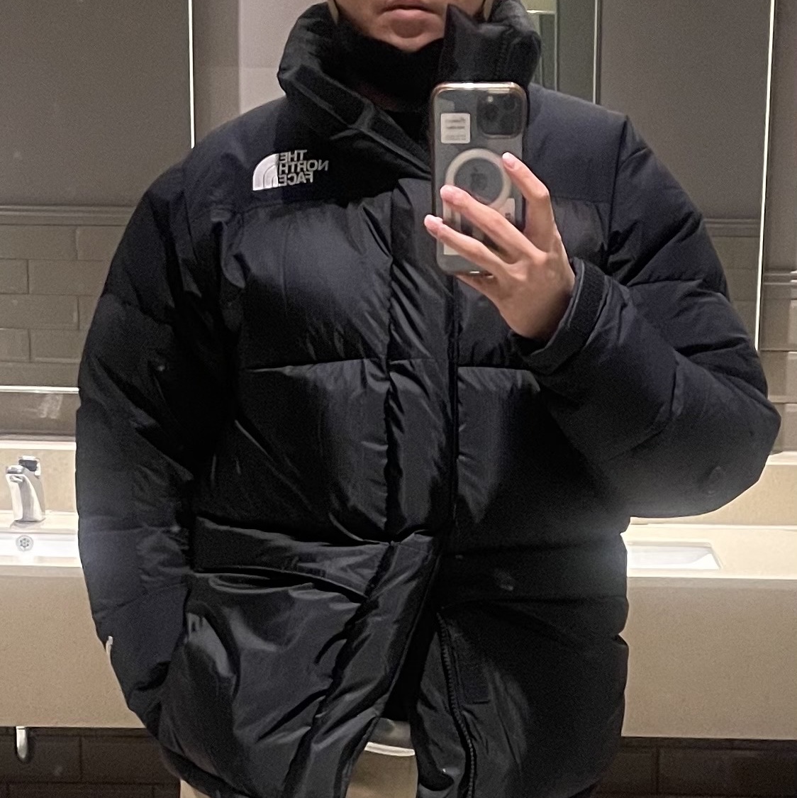The North Face Him Down Parka Black 착용 스타일 - 2