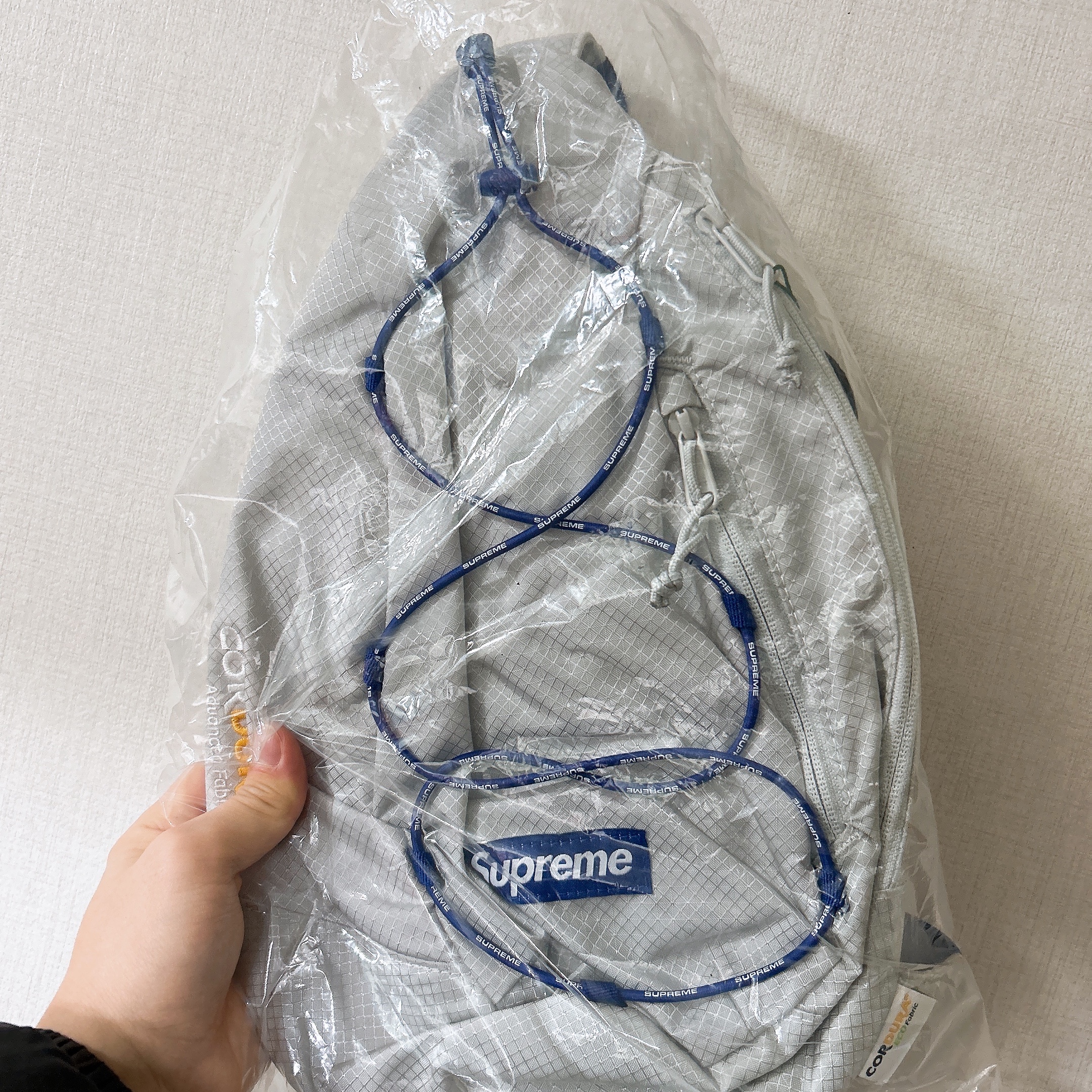 Supreme Sling Bag Silver - 22SS 착용 스타일