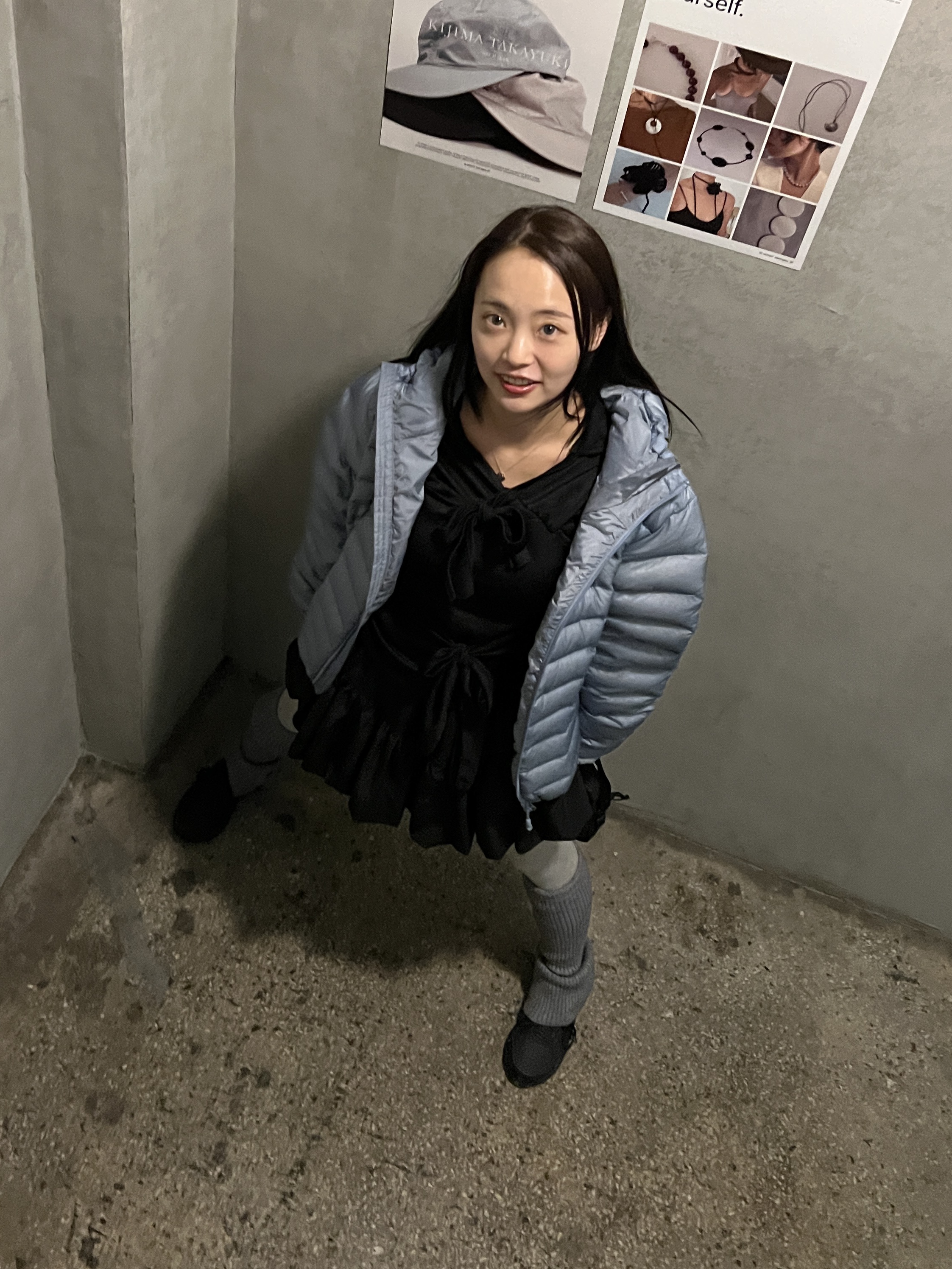 산산기어 서픽스 푸퍼 자켓 스카이 블루 - 24FW, 케이스티파이 x 오픈 Yy 블루 리본 스네이크 아이폰 맥세이프 실버 미러 실버 범퍼 케이스 착용 스타일 - 6
