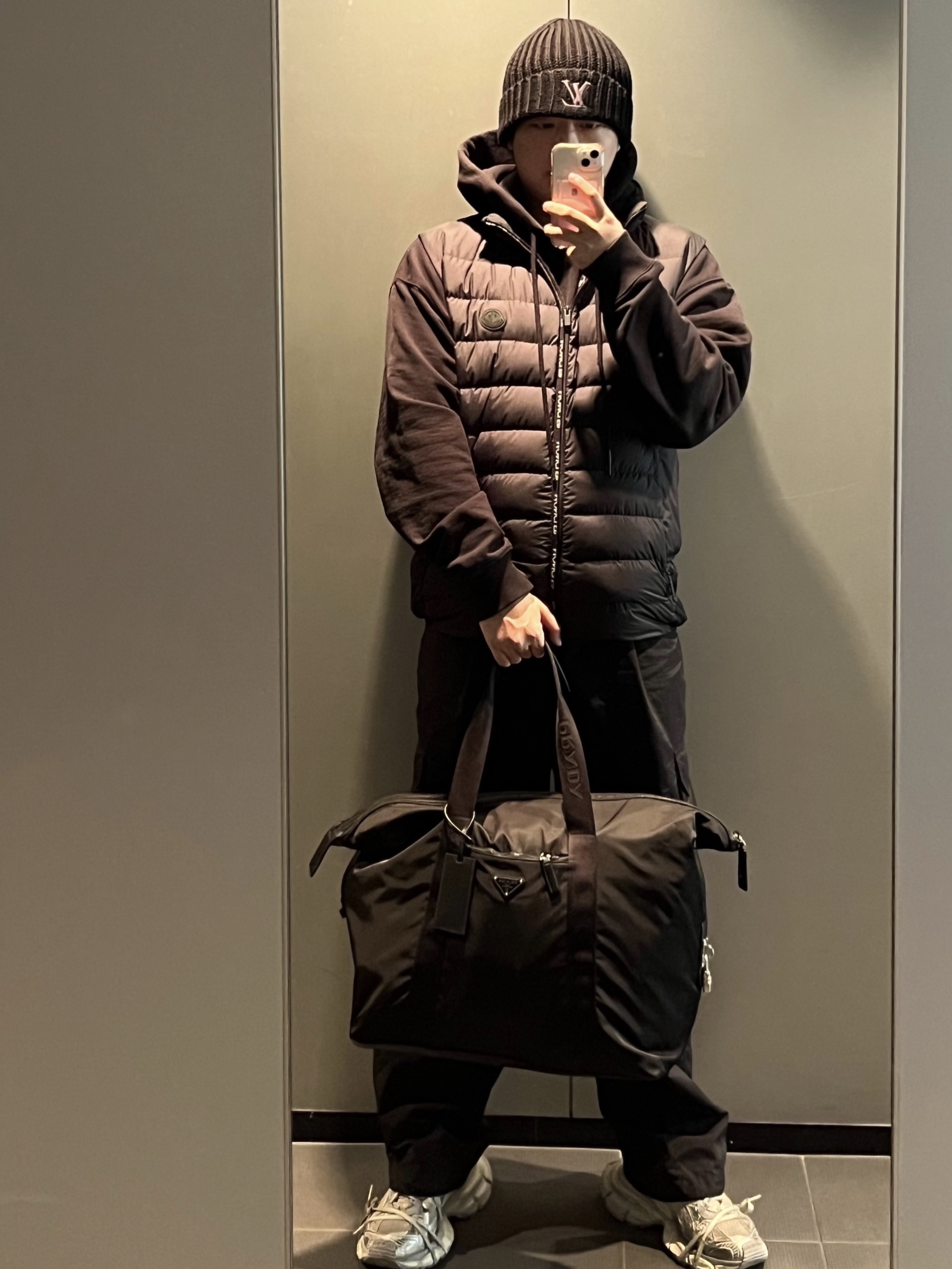 Prada Re-Nylon Saffiano Leather Duffel Bag Black, Balenciaga 3XL Sneakers Light Beige 착용 스타일 - 1