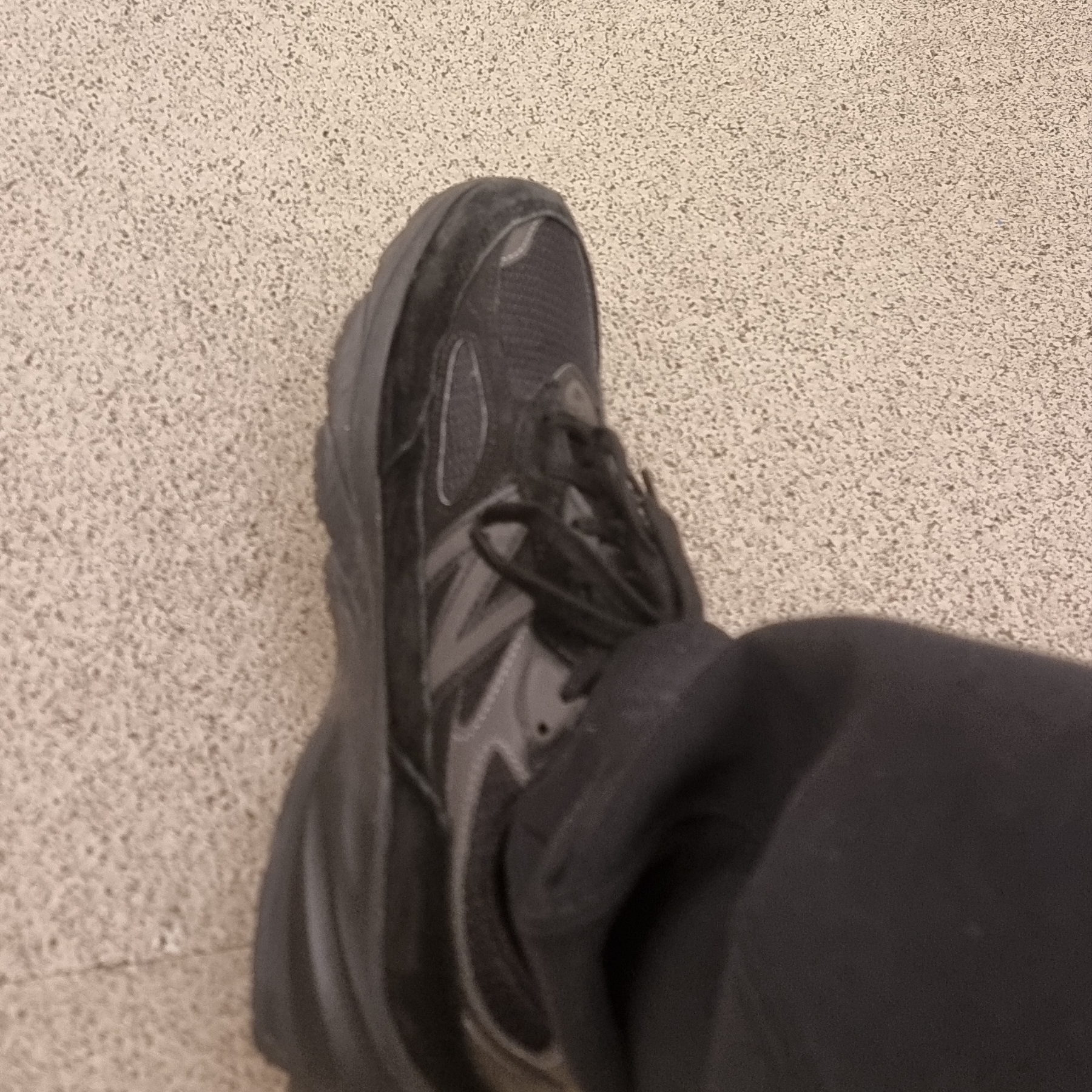 New Balance 990v6 Made in USA Triple Black - D Standard 착용 스타일