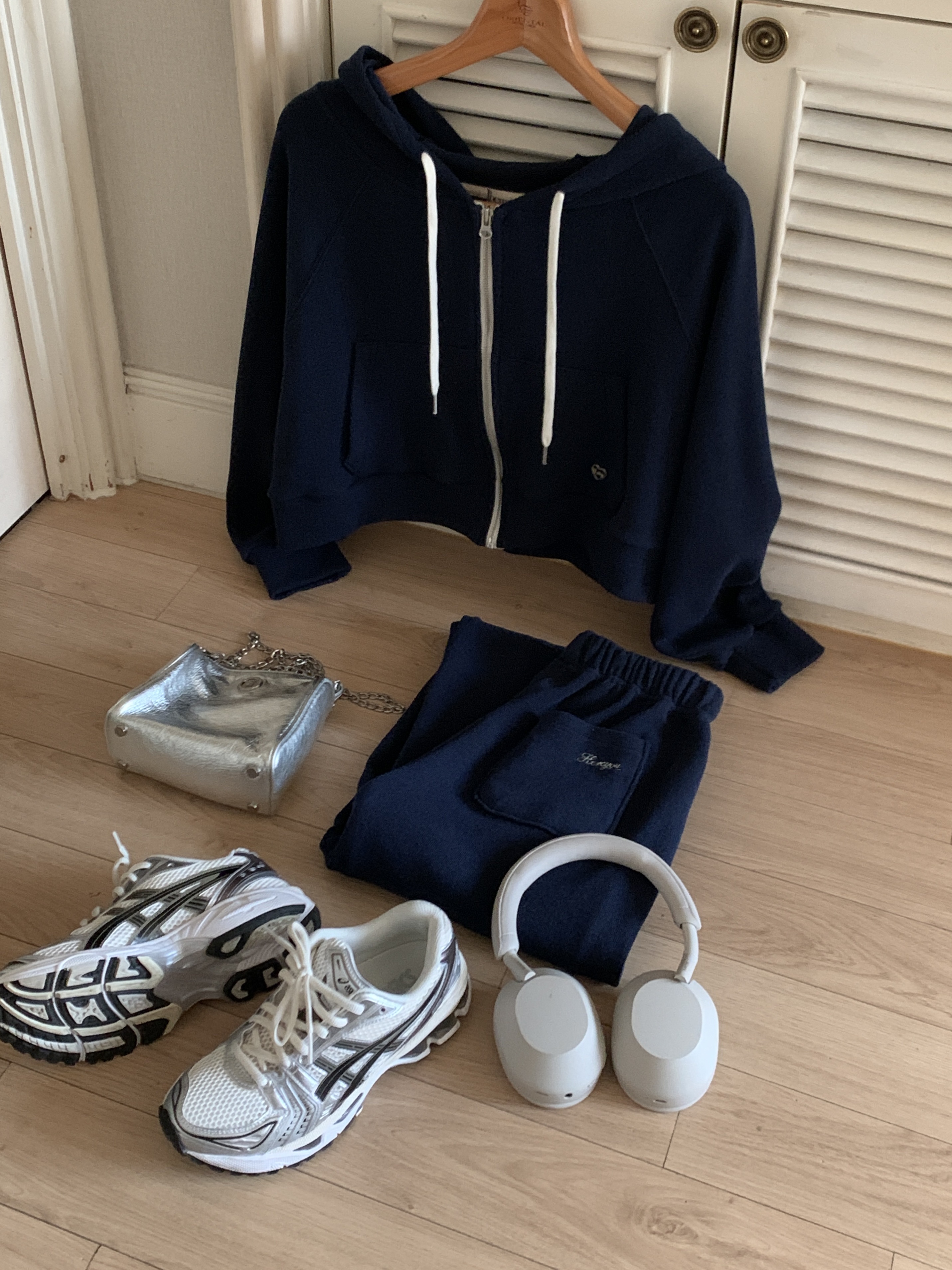 (W) Asics Gel-Kayano 14 White Midnight, Minitmute Brett Mini Silver 착용 스타일