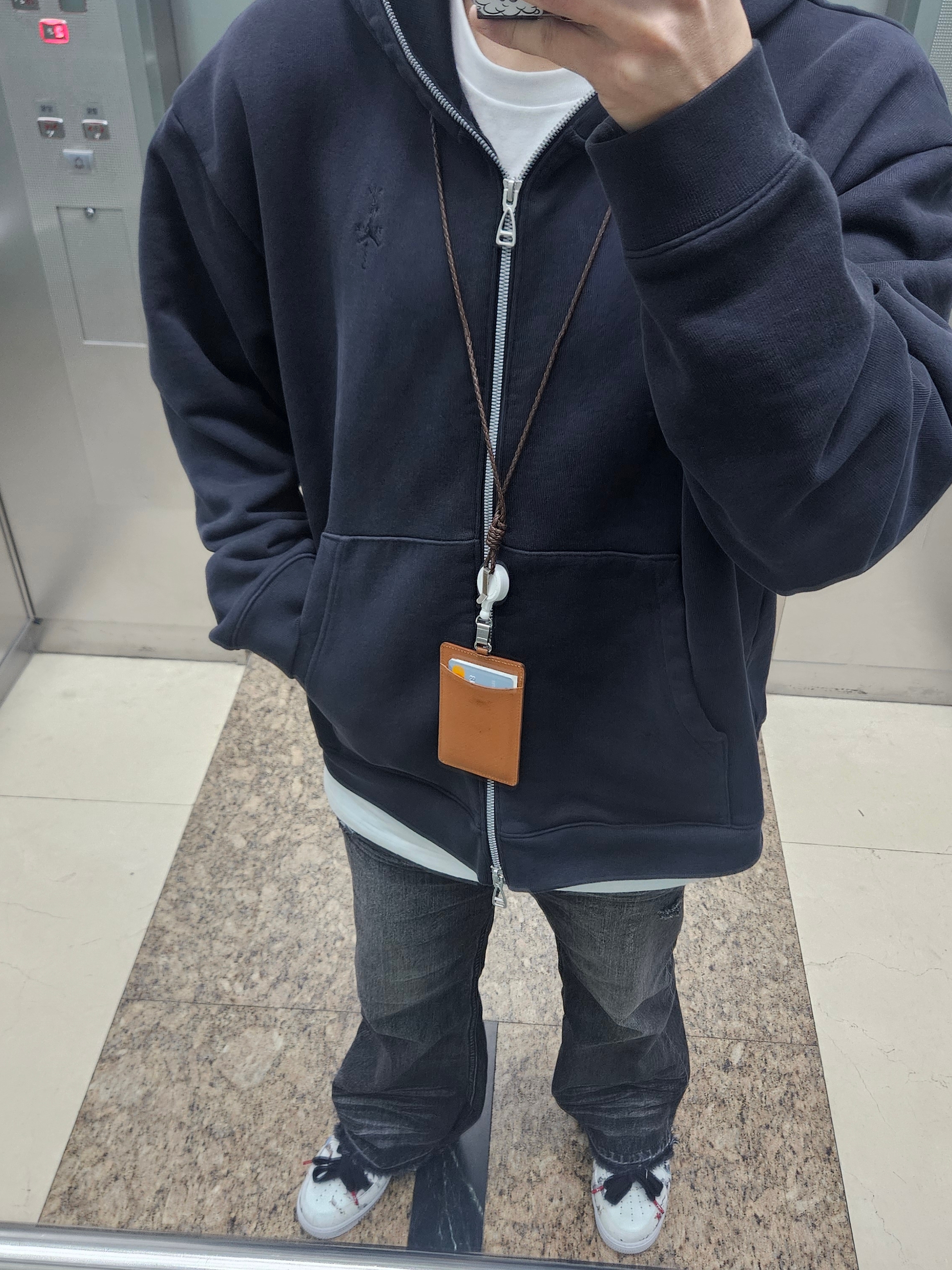 Jordan x Travis Scott Full-Zip Hoodie Black (DZ5500-010), Nike x Peaceminusone Air Force 1 Low Para-Noise 2.0 착용 스타일