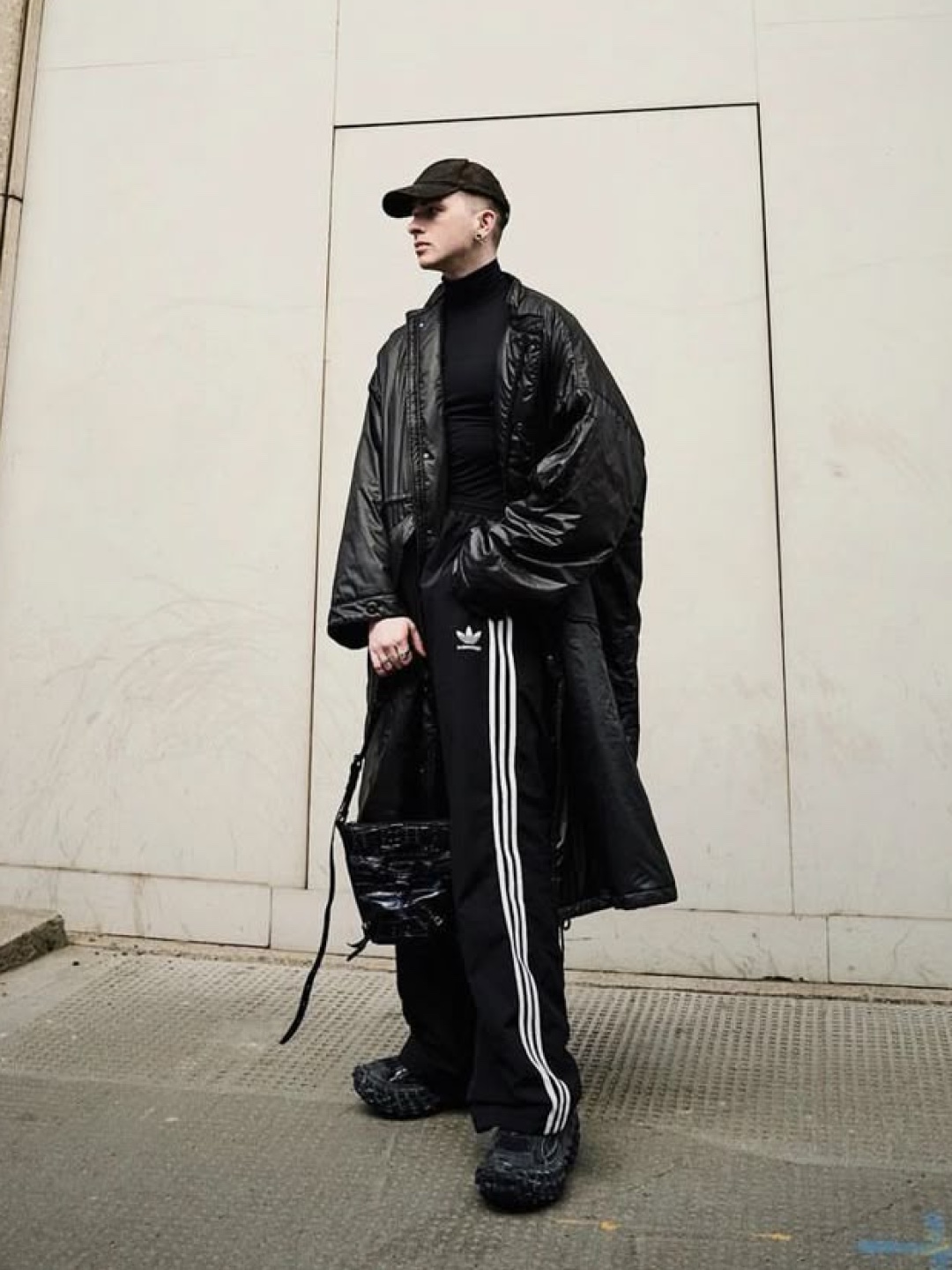 Adidas Adicolor Classic Beckenbauer Track Top Black - KR Sizing, Adidas Adicolor Baggy Fit Firebird Track Pants Black - KR Sizing 착용 스타일 - 3
