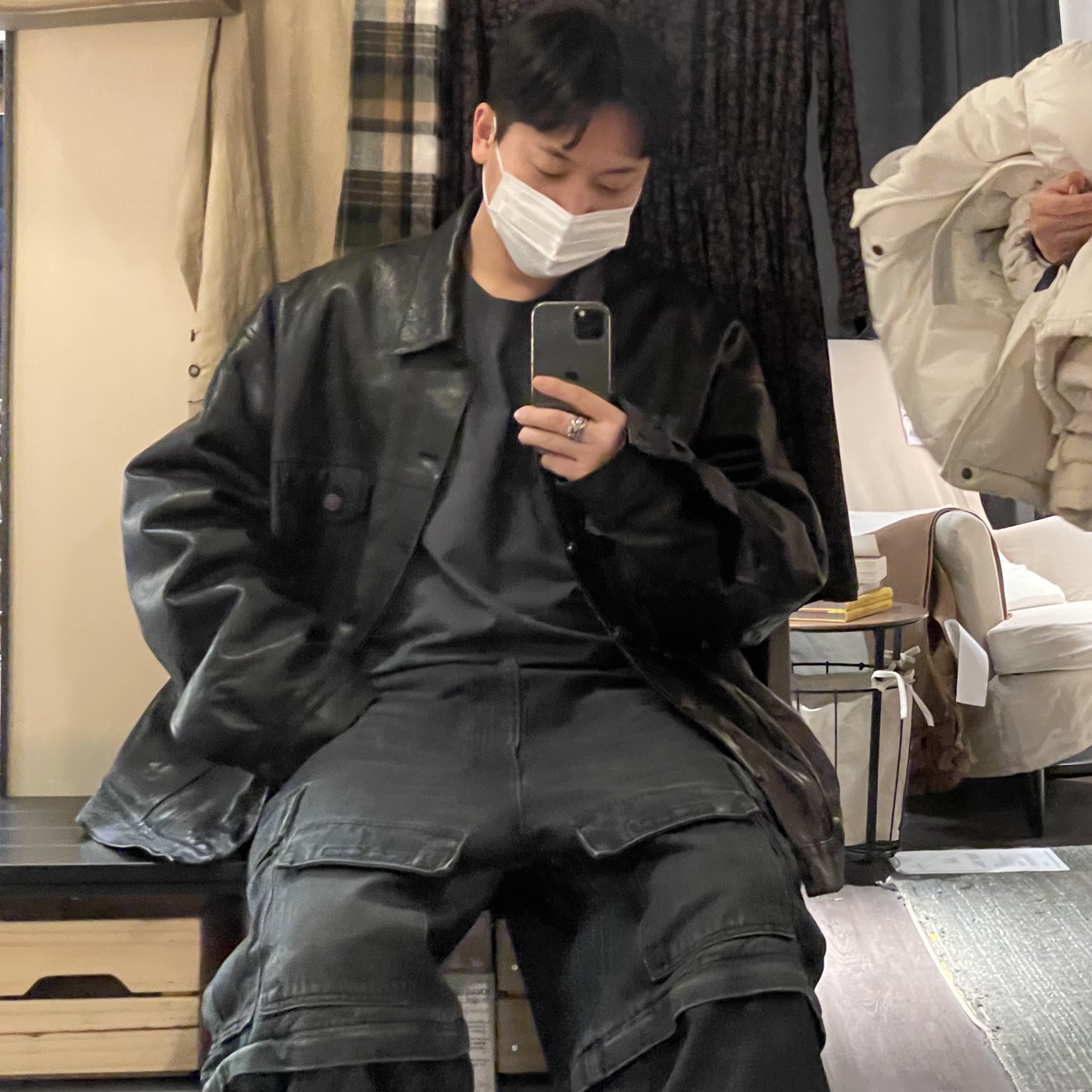 Balenciaga Buffalo Leather Padded Trucker Jacket Black 착용 스타일 - 1