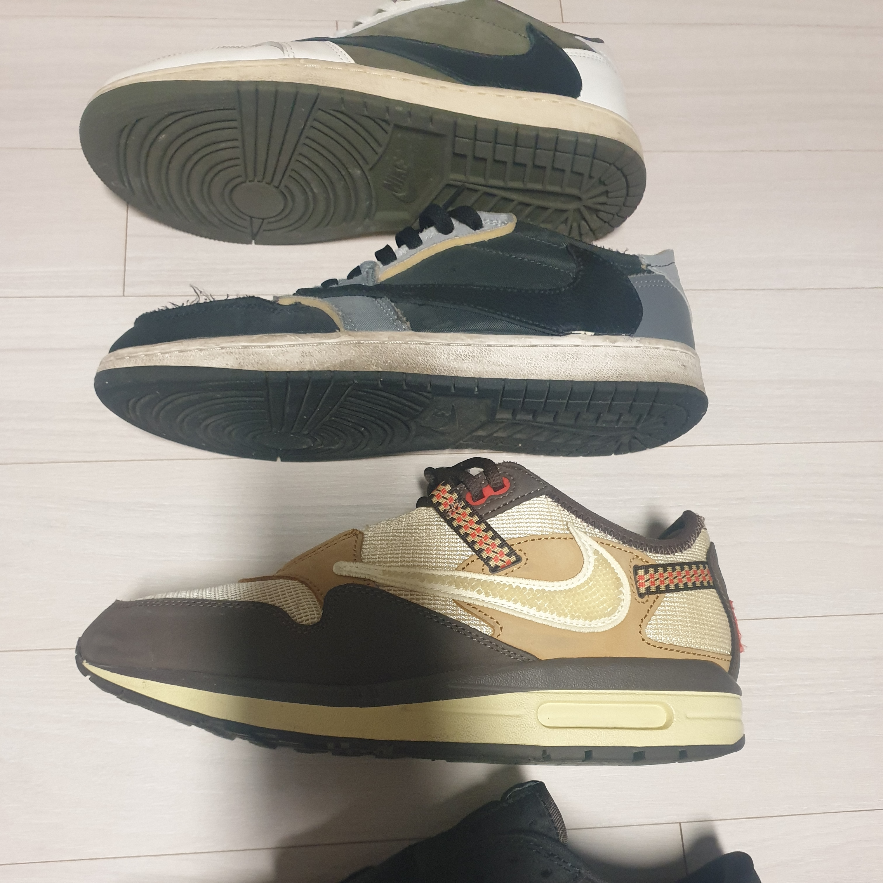 Jordan 1 Retro Low OG EX Black and Smoke Grey 착용 스타일