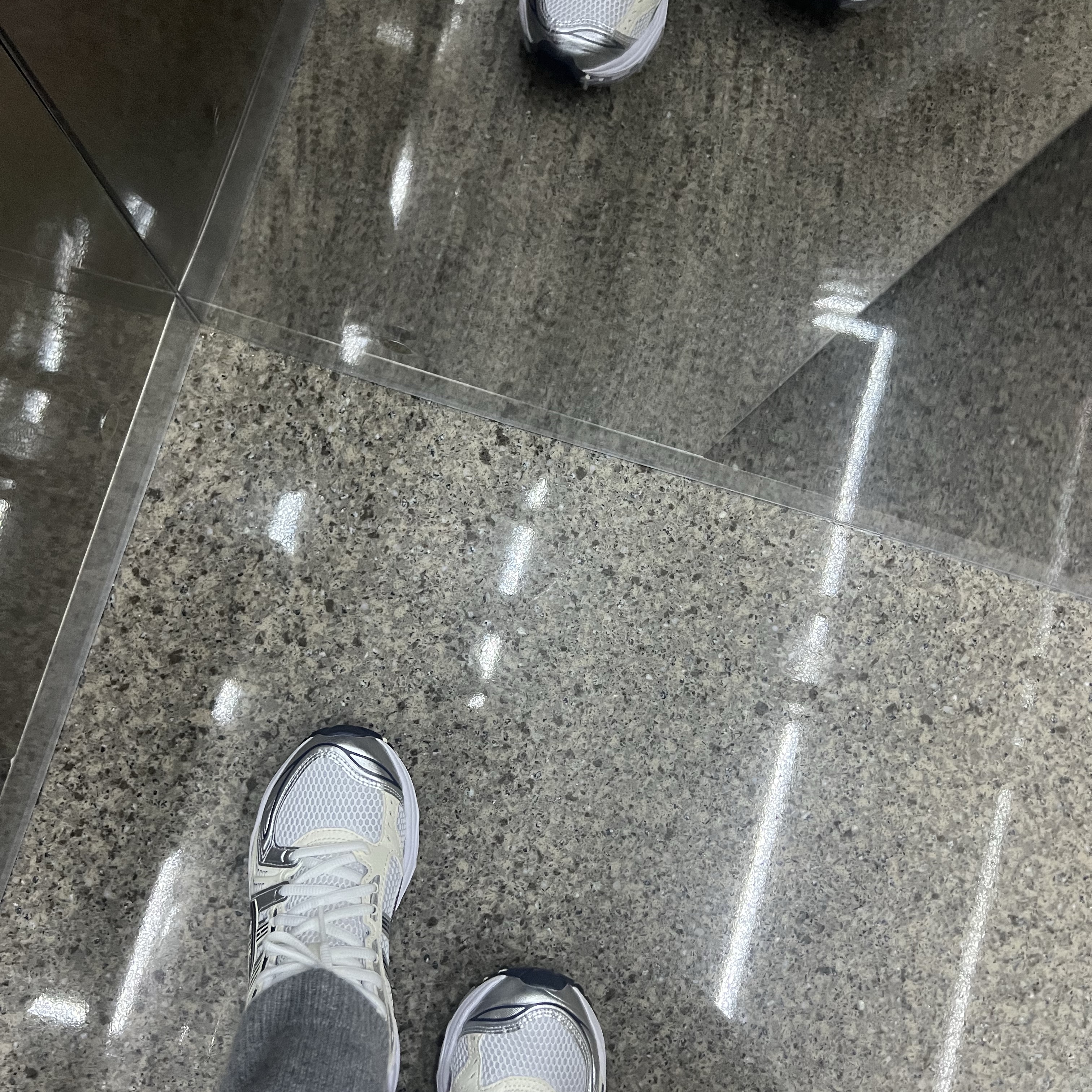 (W) Asics Gel-Kayano 14 White Midnight 착용 스타일