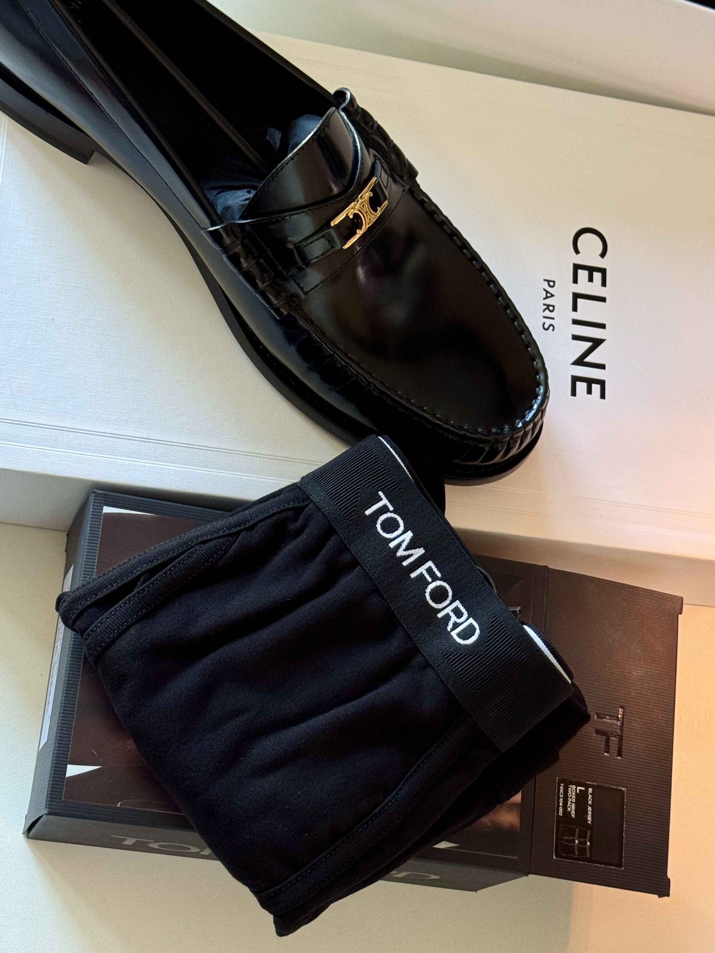 Celine Luco Triomphe Loafer in Polished Bull Black, Celine Luco Triomphe Loafer in Polished Bullskin Black 착용 스타일 - 4