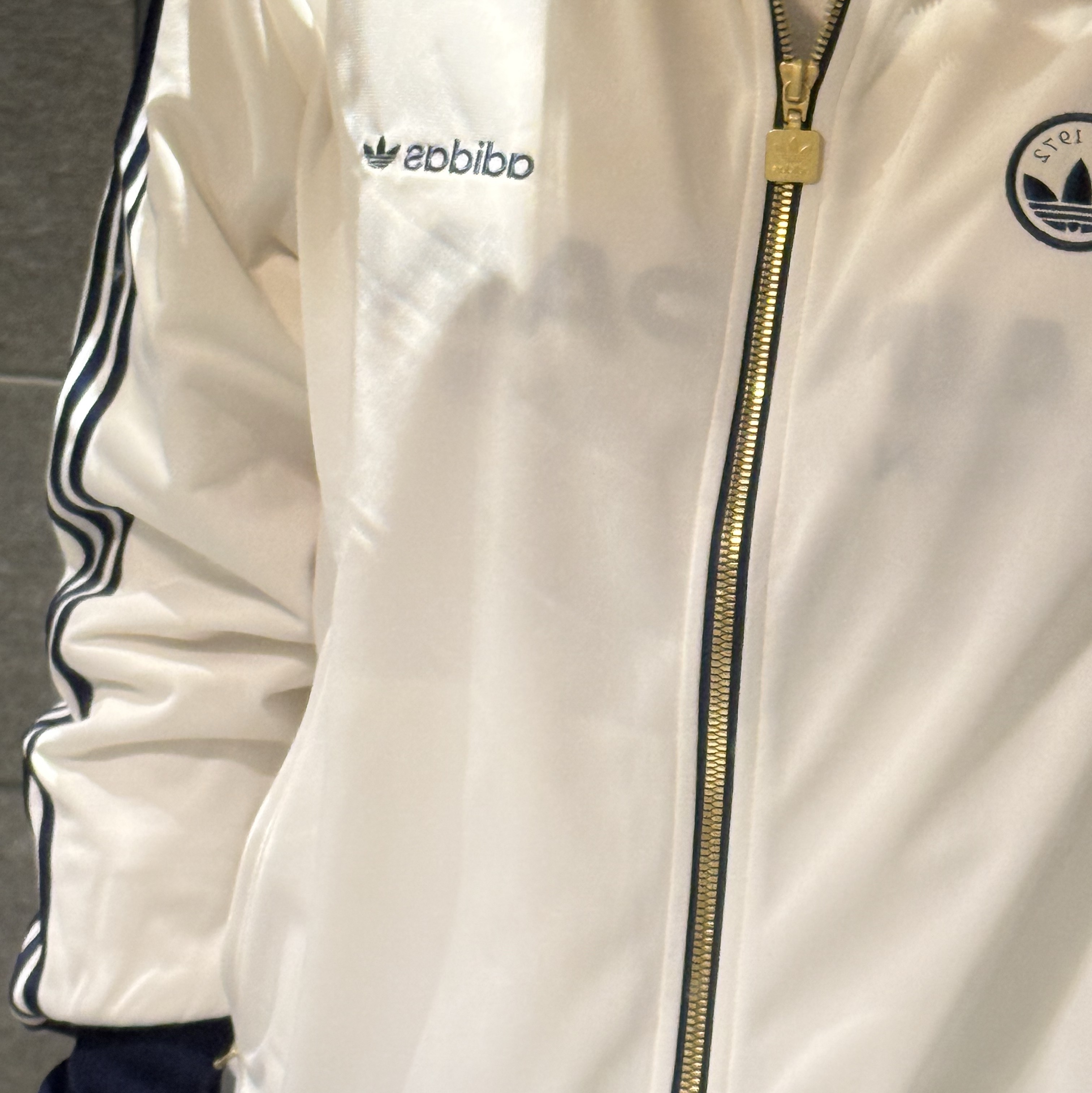 (W) Adidas Firebird Badge Track Top Cloud White - KR Sizing 착용 스타일 - 2
