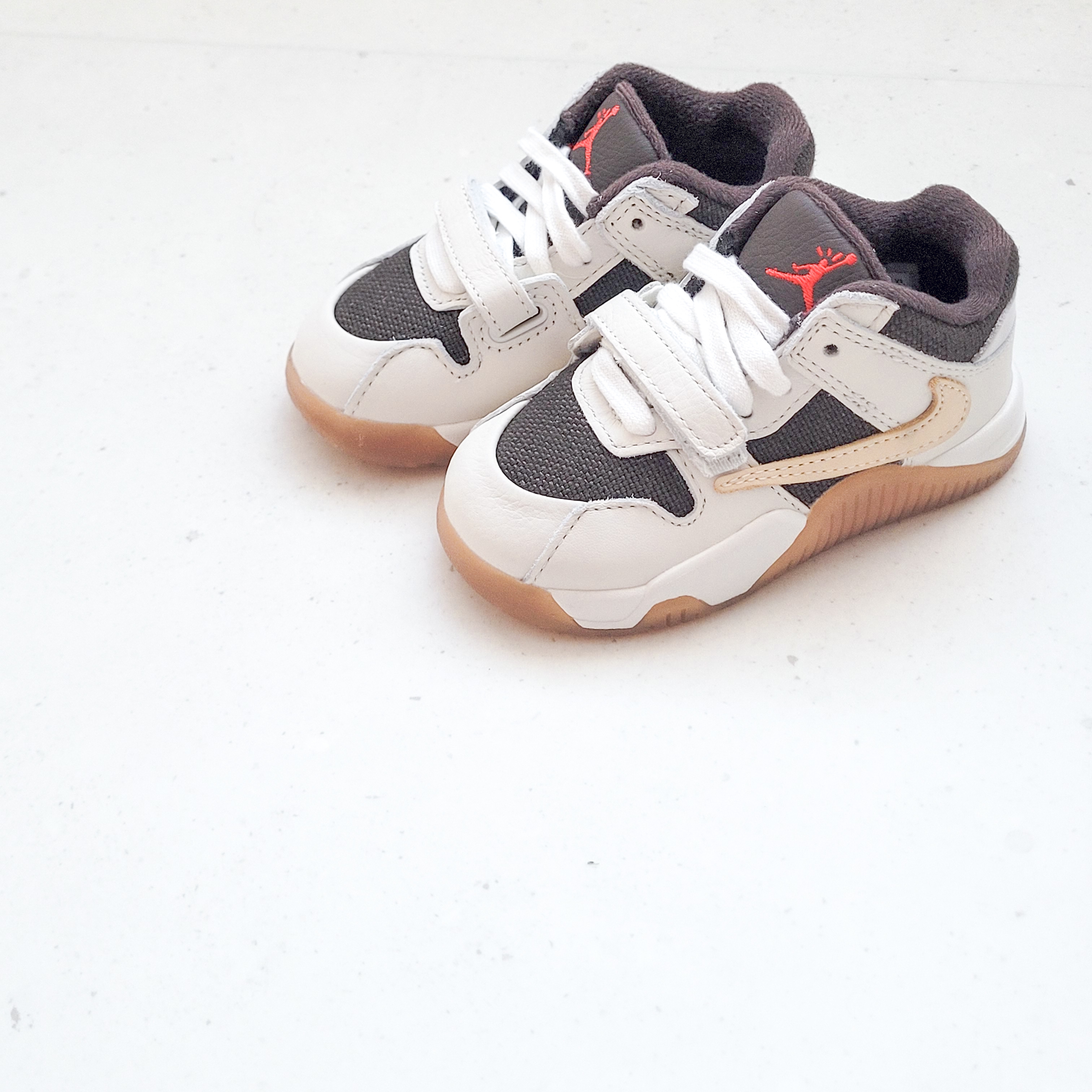 (TD) Jordan x Travis Scott Jumpman Jack TR Sail and Dark Mocha 착용 스타일 - 2