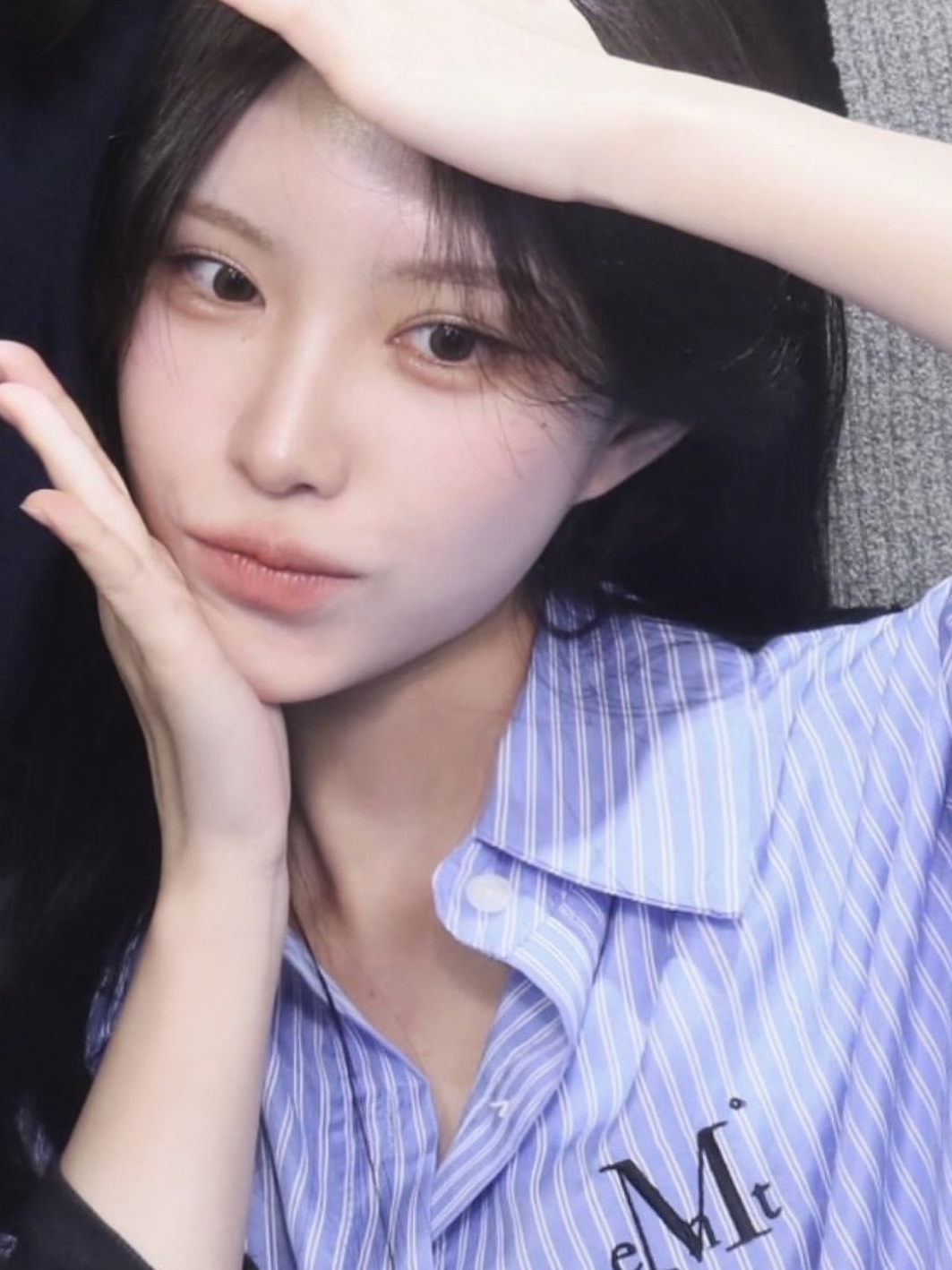 MUCENT Bona Signature Stripe Shirts Ivory 착용 스타일