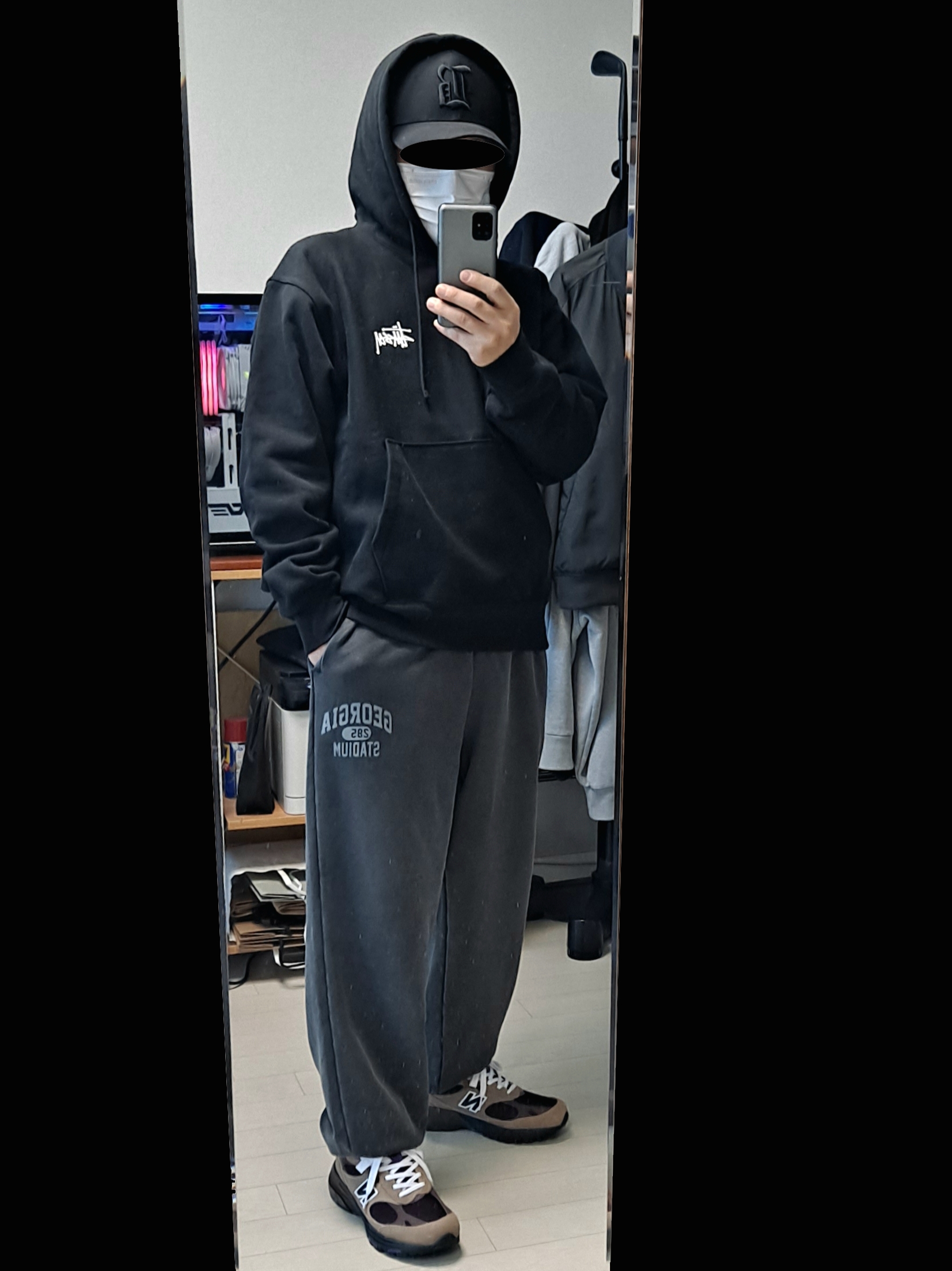 Stussy Basic Stussy Hoodie Black, New Balance 993 Made in USA Mushroon Midnight Violet 착용 스타일