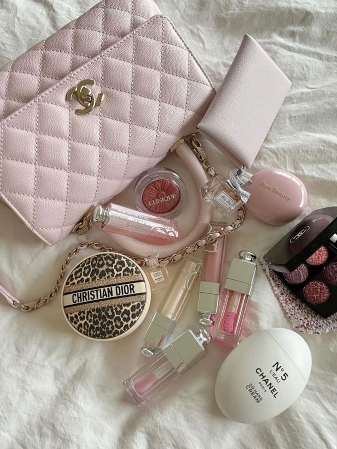 Chanel Mini Flap Bag Lambskin & Gold Coral Pink, Dior Addict Lip Glow 012 Rosewood 착용 스타일 - 2