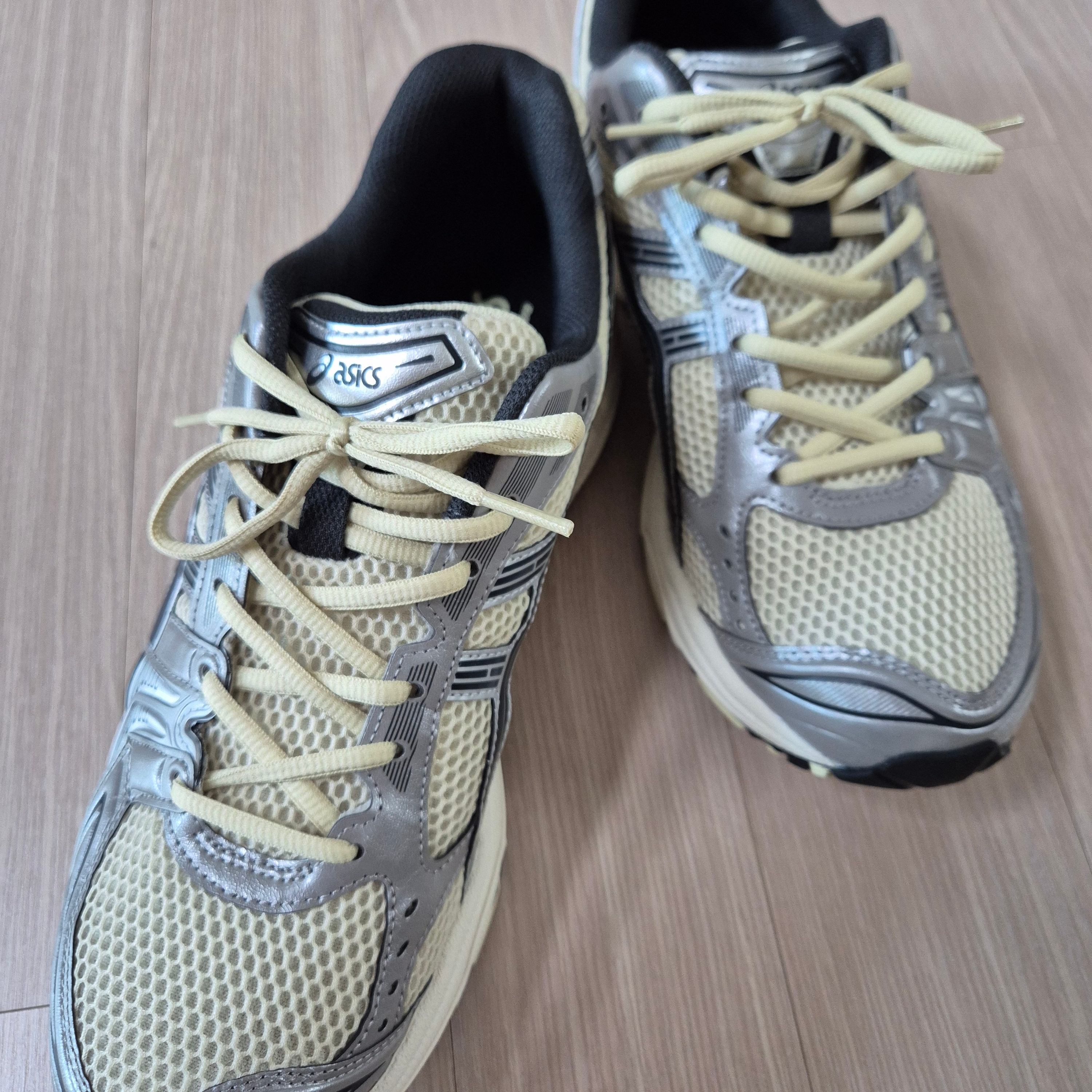Asics Gel-Kayano 14 Oyster White Steeple Grey 착용 스타일 - 1