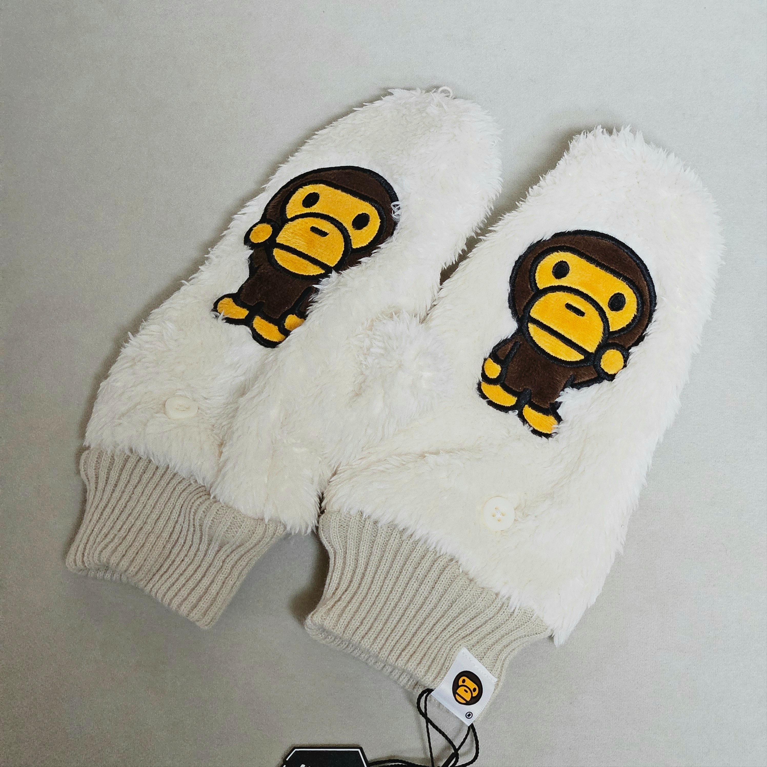【A BATHING APE】 BAPE Baby Milo Gloves Ivory A BATHING APE】 BAPE Baby Milo Gloves Ivory (A BATHING APE