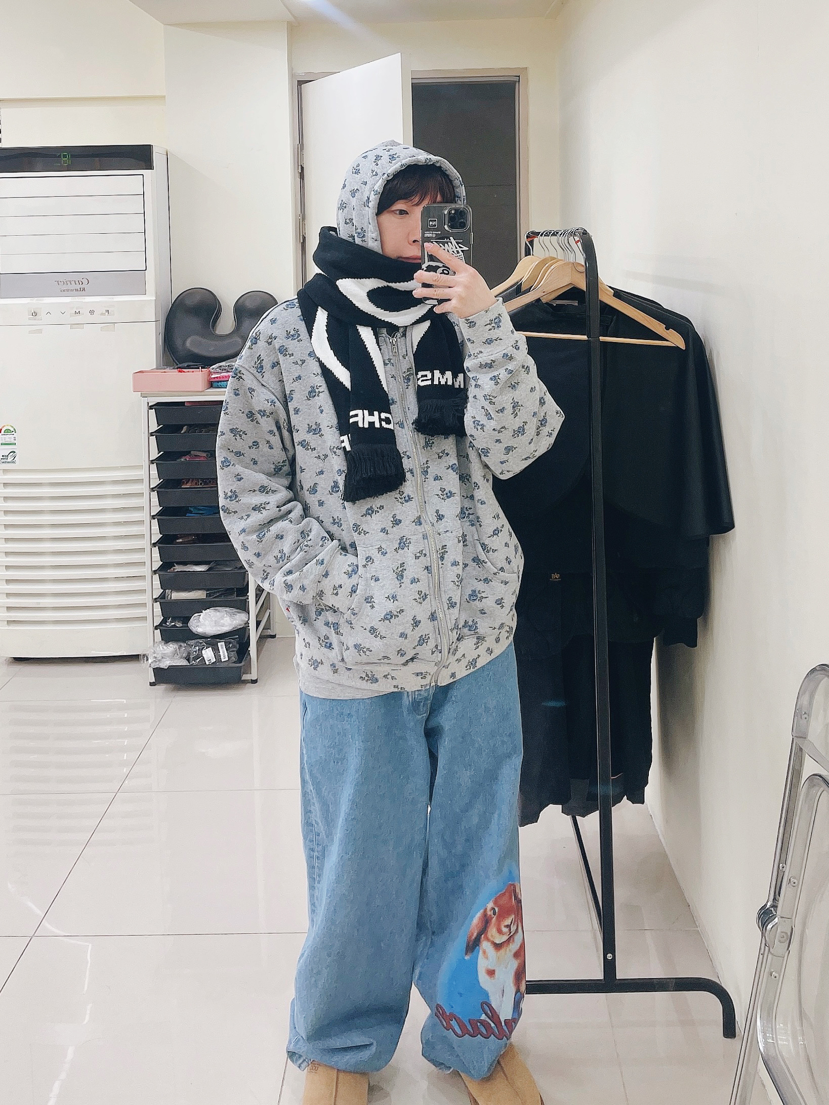 Supreme Small Box Zip Up Hooded Sweatshirt Flowers - 23FW, Palace Phumper P90 Baggy Jean Stone Wash - 24SS 착용 스타일