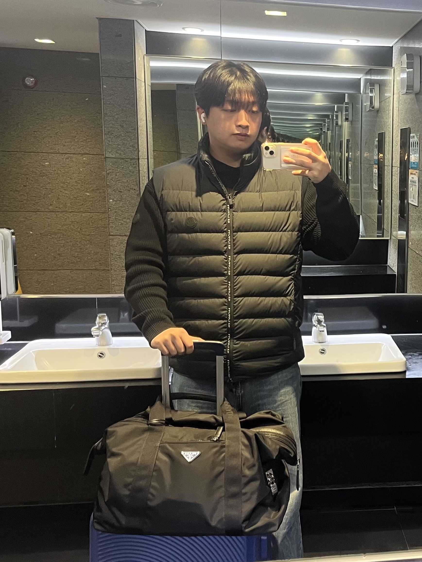 Prada Re-Nylon Saffiano Leather Duffel Bag Black, Balenciaga 3XL Sneakers Light Beige 착용 스타일 - 4