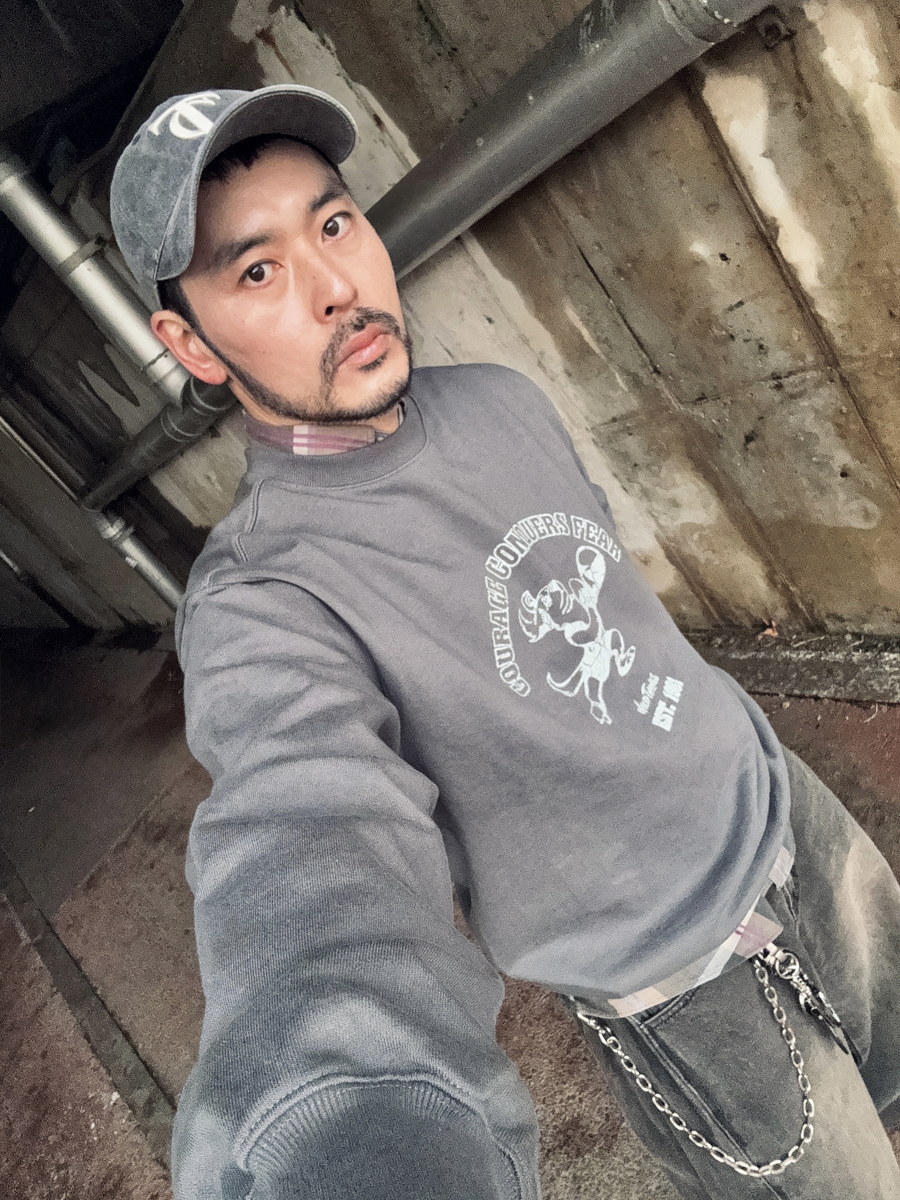 Wildthings Vintage Sweatshirts(WILD DOG) Graphite, Maison Mihara Yasuhiro Blakey VL OG Sole Canvas Low-top Sneakers Black 착용 스타일 - 5