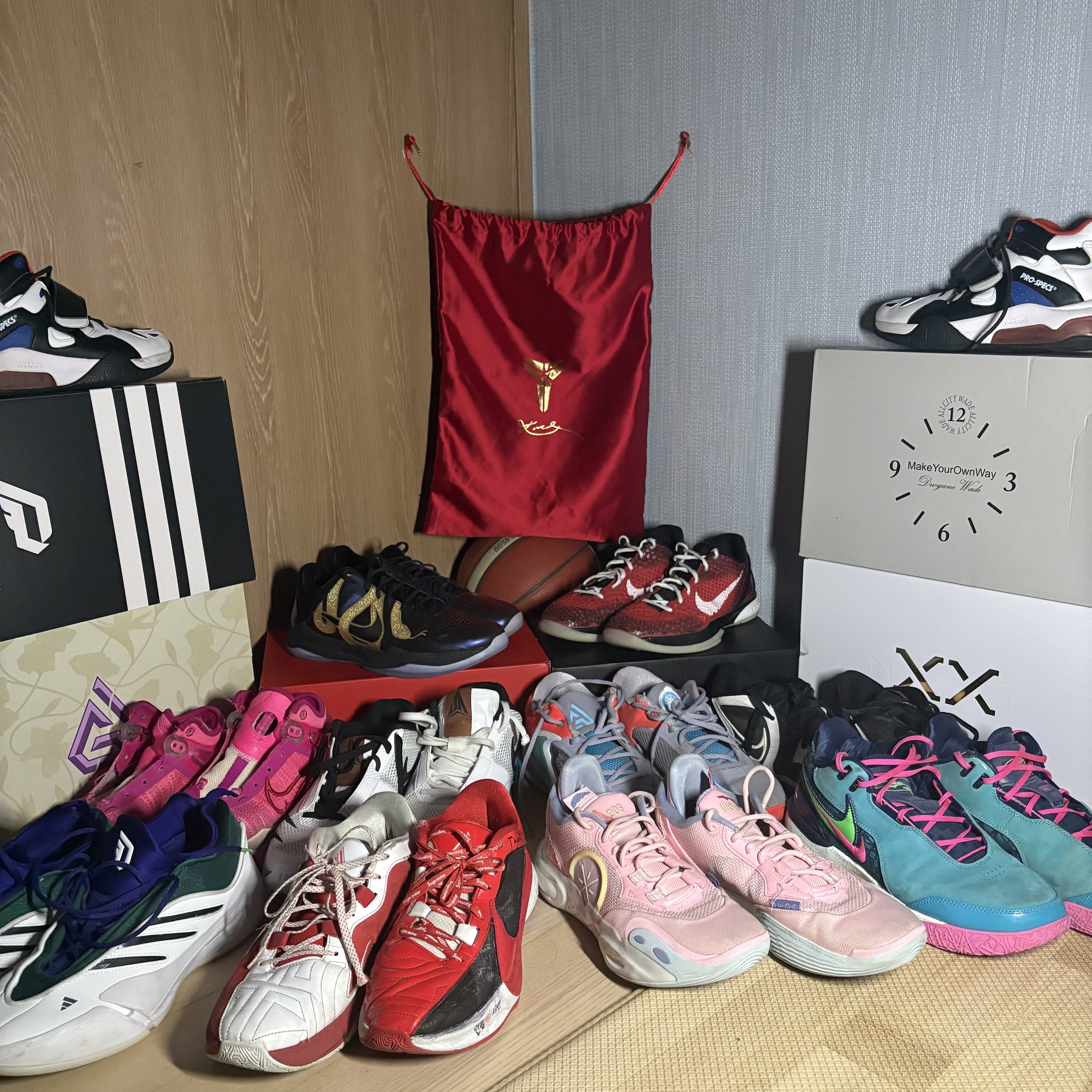 Nike Kyrie Low 5 EP Black Chile Red, Nike Zoom Freak 4 Indigo Haze 착용 스타일