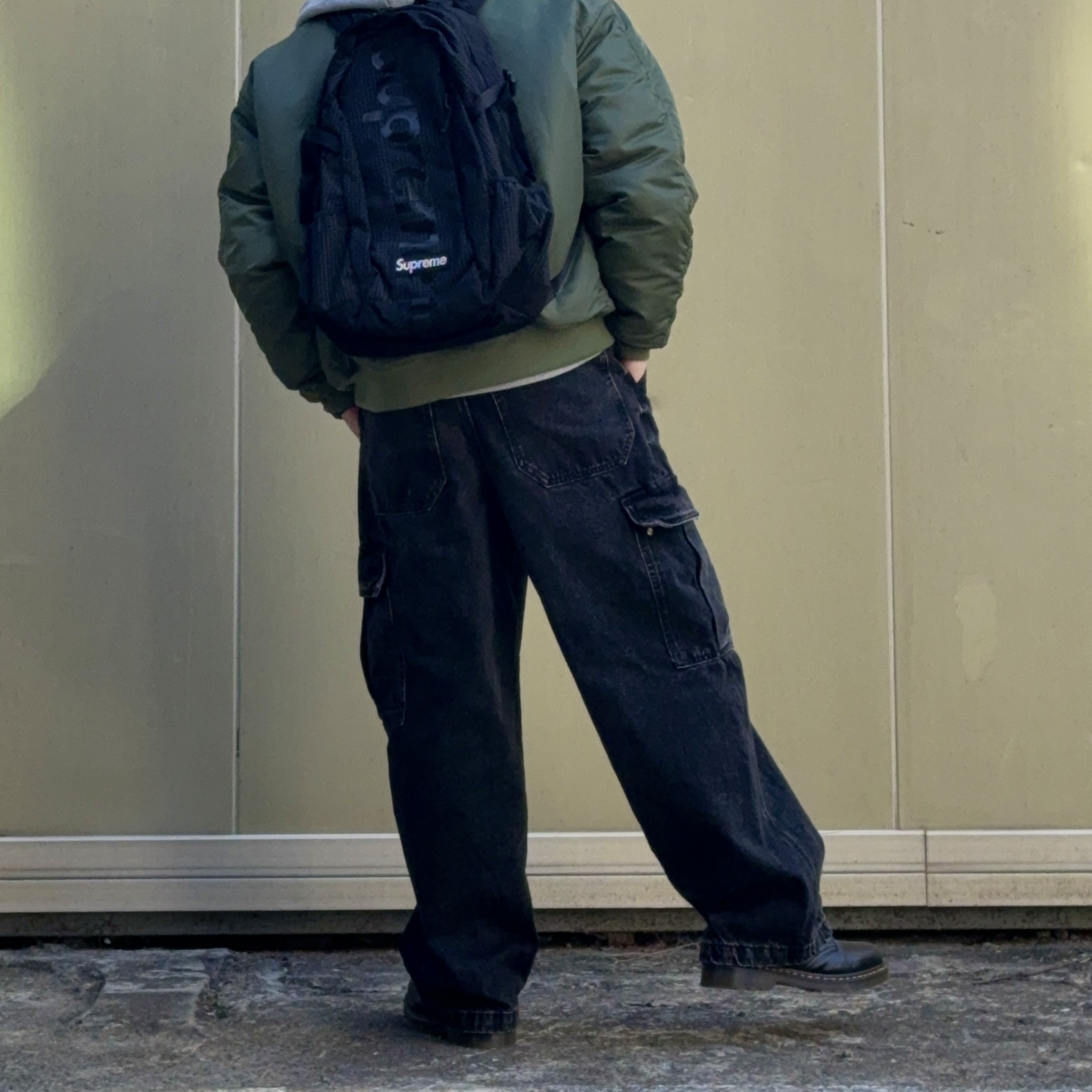 Dr. Martens 1461 Smooth Black, Supreme Backpack Black - 24SS 착용 스타일 - 2
