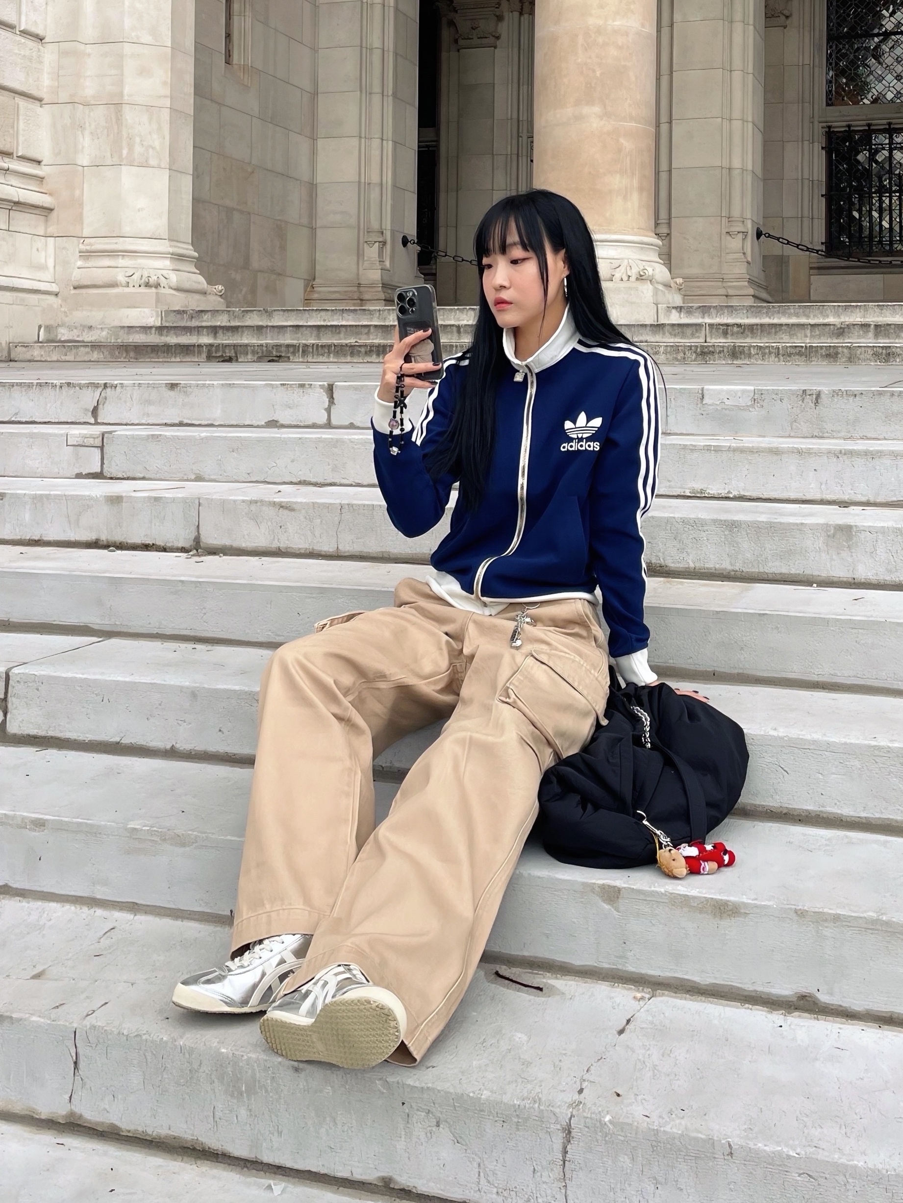 (W) Adidas Premium Originals Track Top Dark Blue Off White - KR Sizing, Onitsuka Tiger Mexico 66 Silver Off White 착용 스타일 - 1
