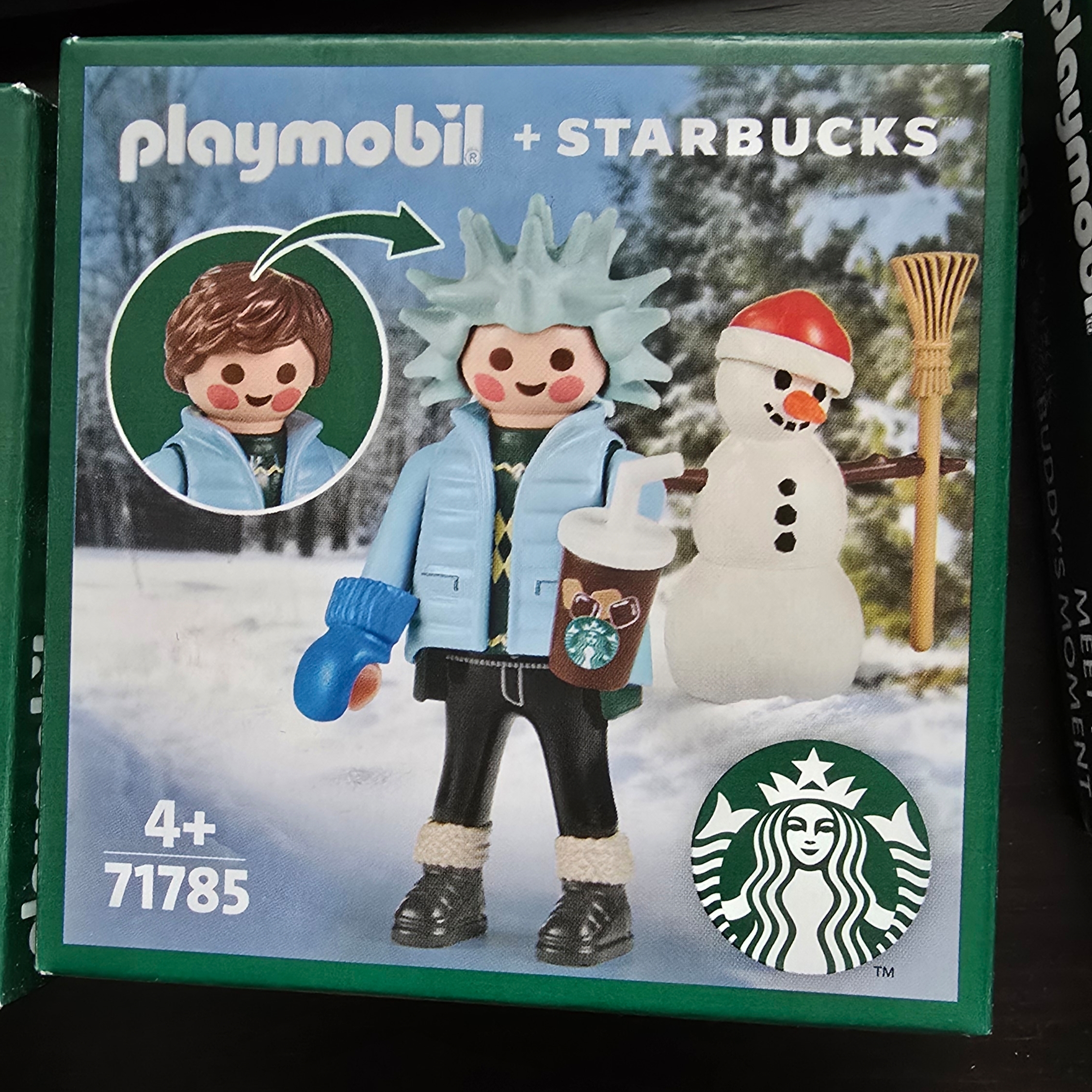 Starbucks x Playmobil Buddy Ricky 착용 스타일