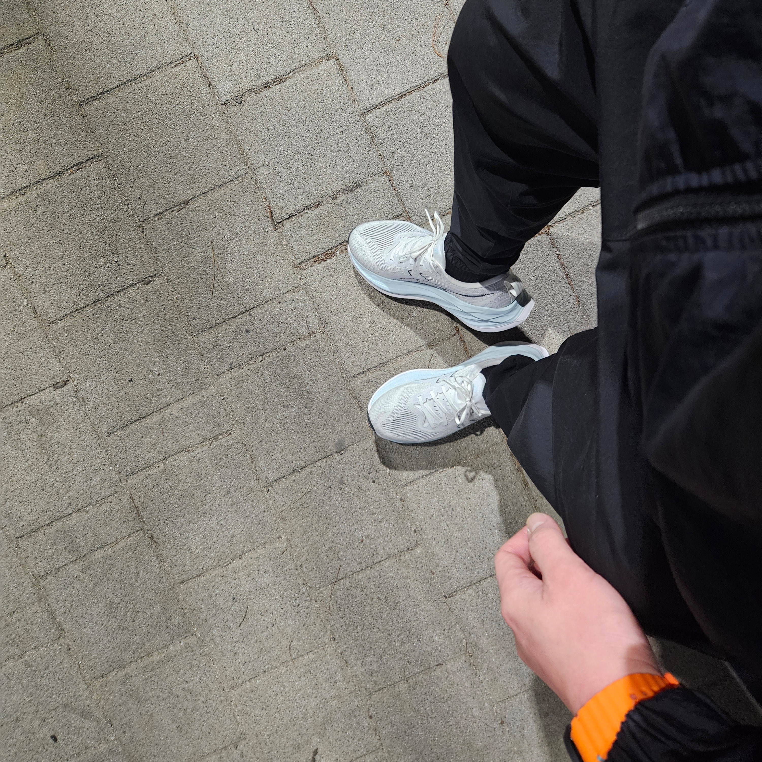 Asics Superblast 2 White Cool Grey 착용 스타일