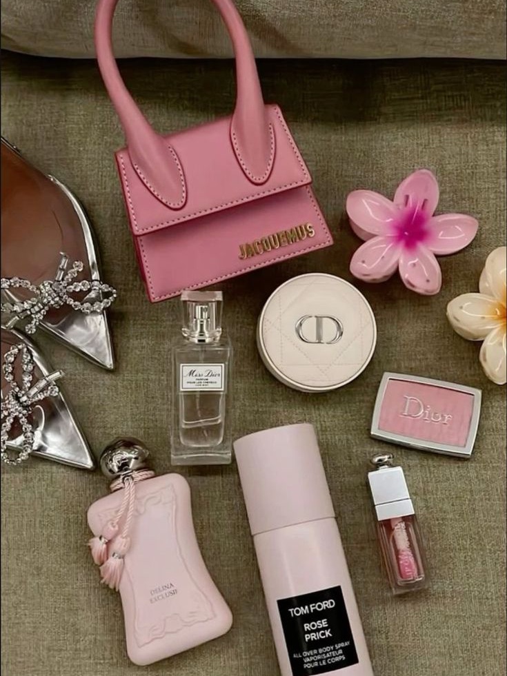 Chanel Mini Flap Bag Lambskin & Gold Coral Pink, Dior Addict Lip Glow 012 Rosewood 착용 스타일 - 3