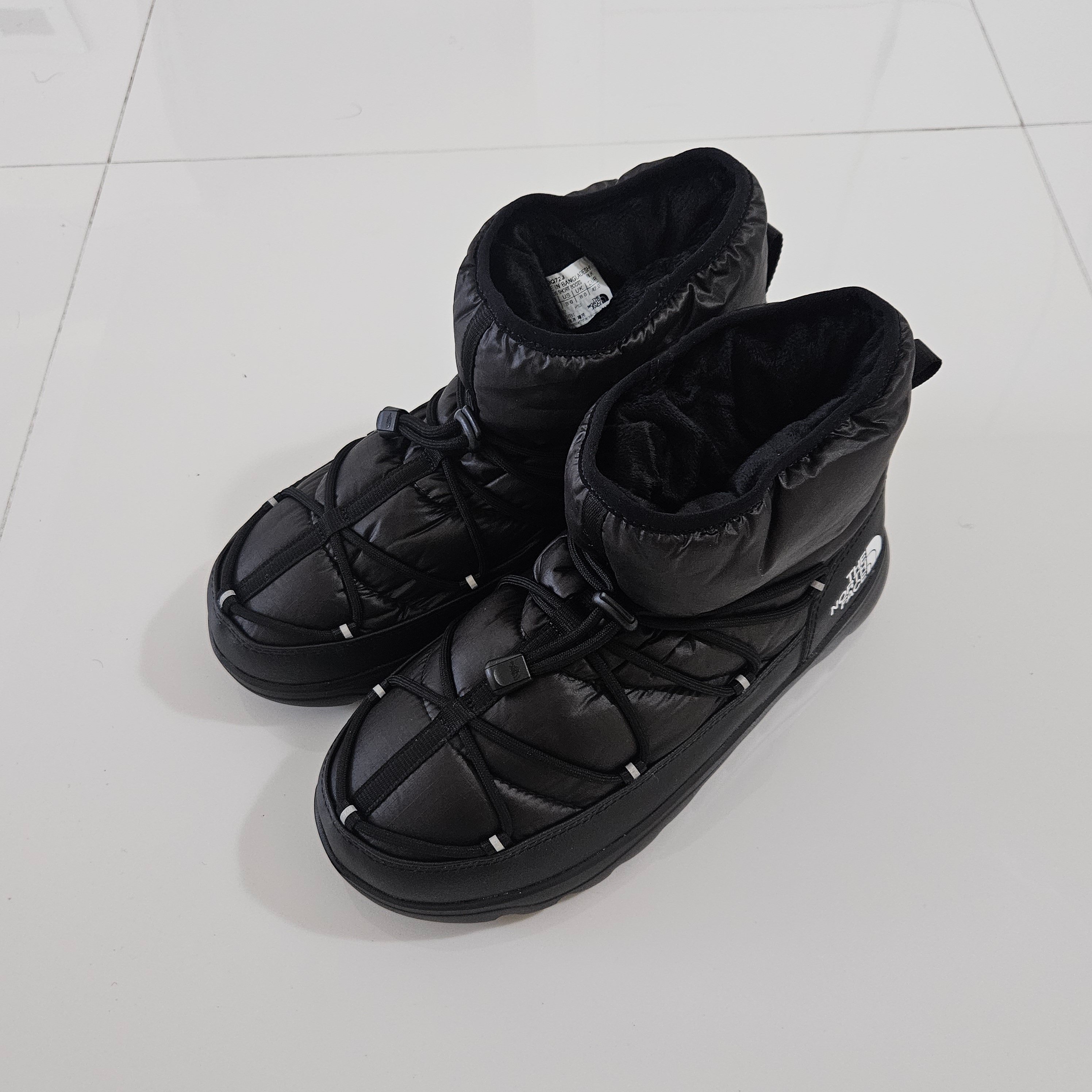 The North Face Borealis Short Boots Black 착용 스타일 - 2