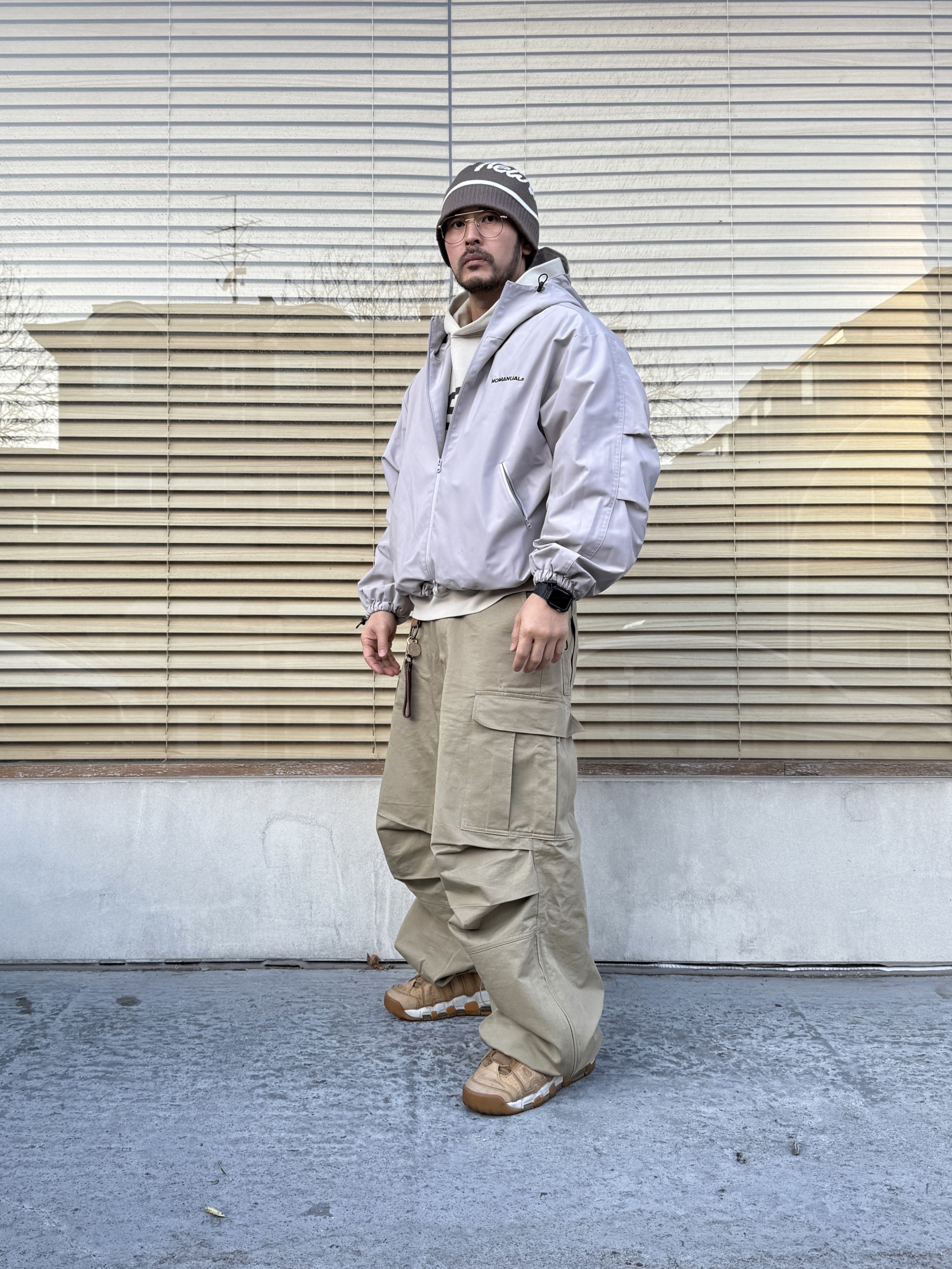 NOMANUAL Penon Wind Shell Warm Gray, Nike Air More Uptempo Flax 착용 스타일 - 1