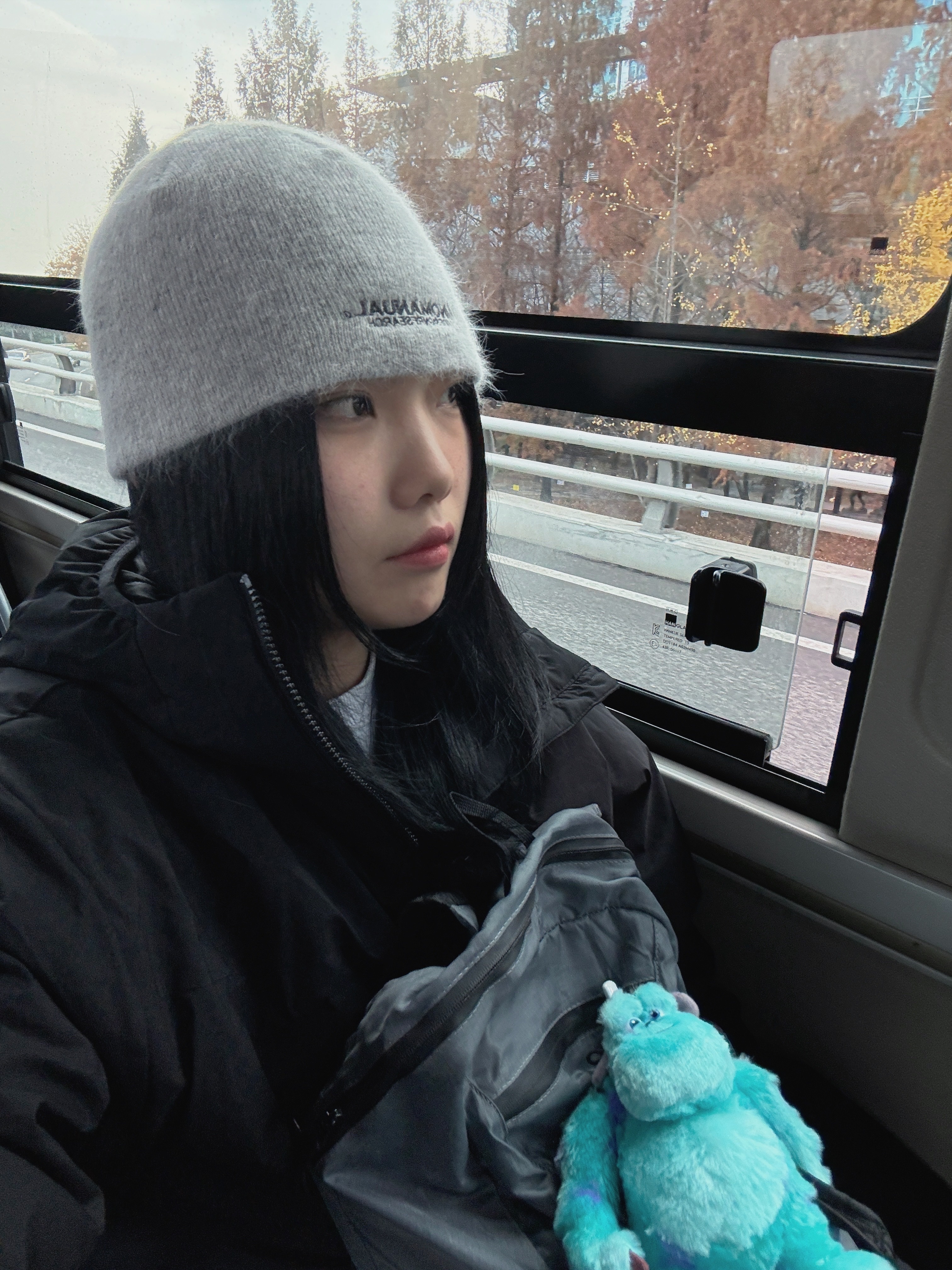 Musinsa Standard Mutandard Core Padding Black, NOMANUAL NM Hairy Beanie Light Gray 착용 스타일 - 1