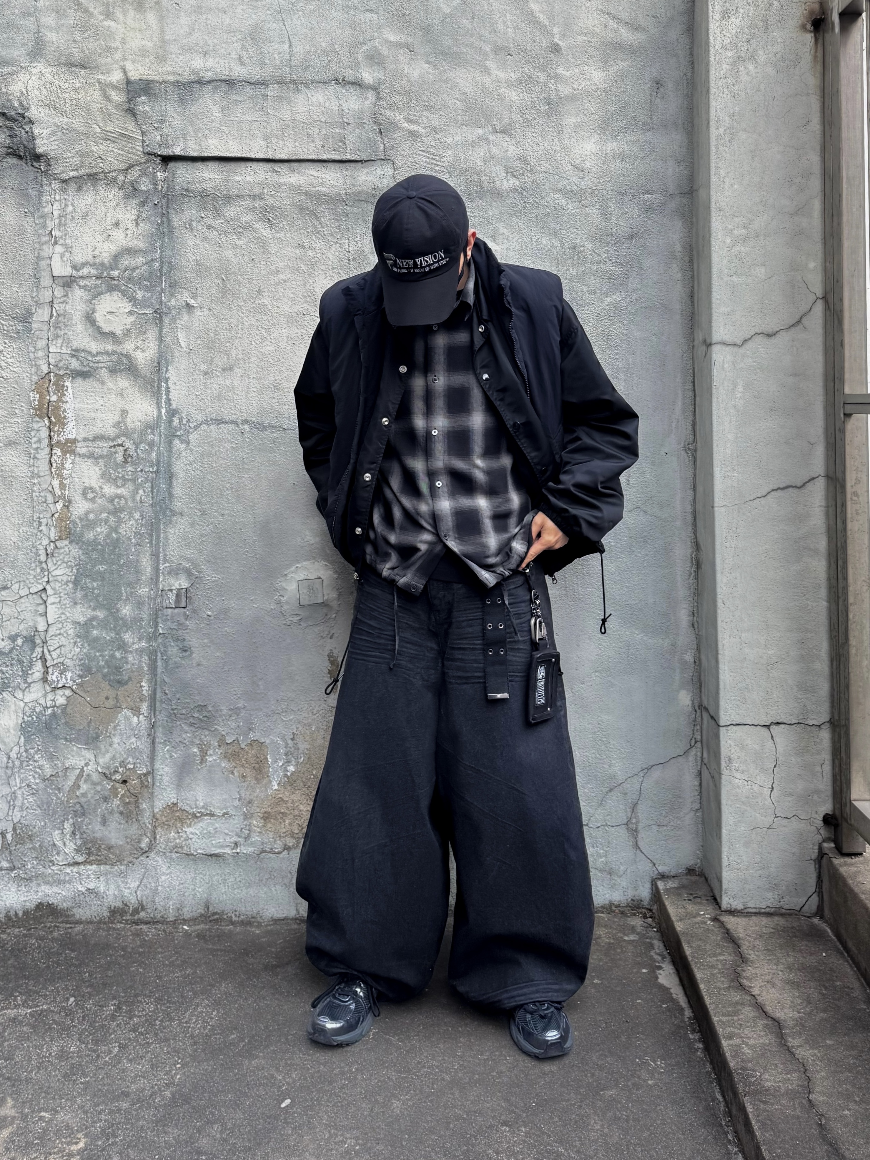 ETCE Prototype Pouch Keyring Black, ETCE New Vision Destroyed Washed Cap Black 착용 스타일 - 5