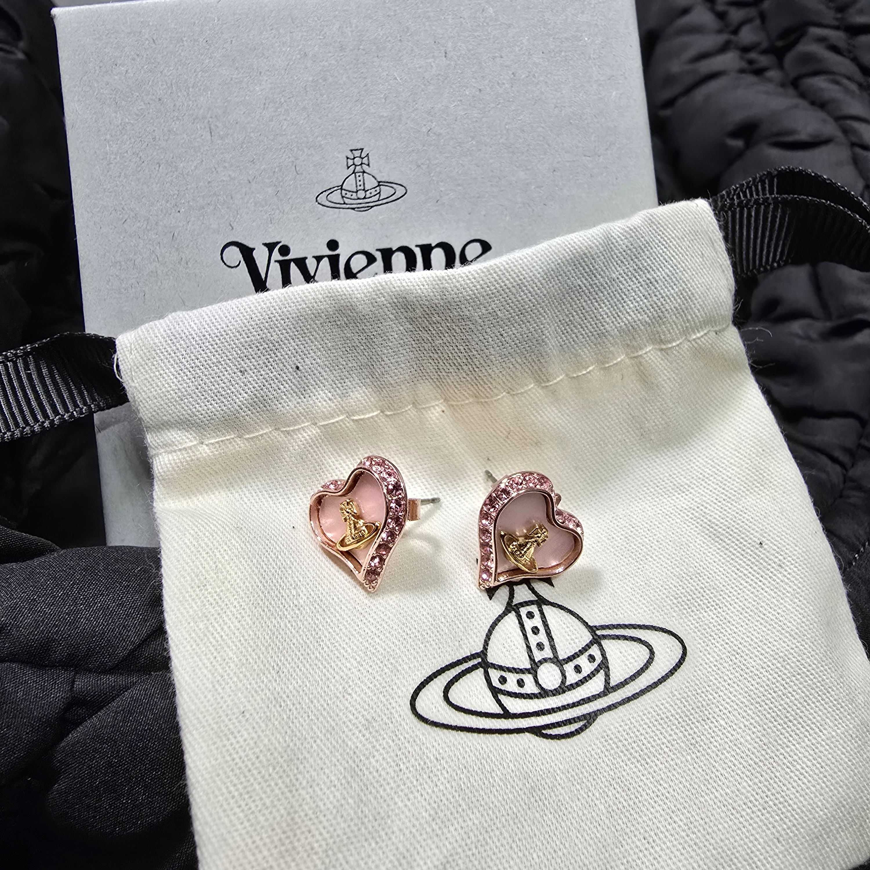(W) Vivienne Westwood Petra Earrings Pink Gold 착용 스타일