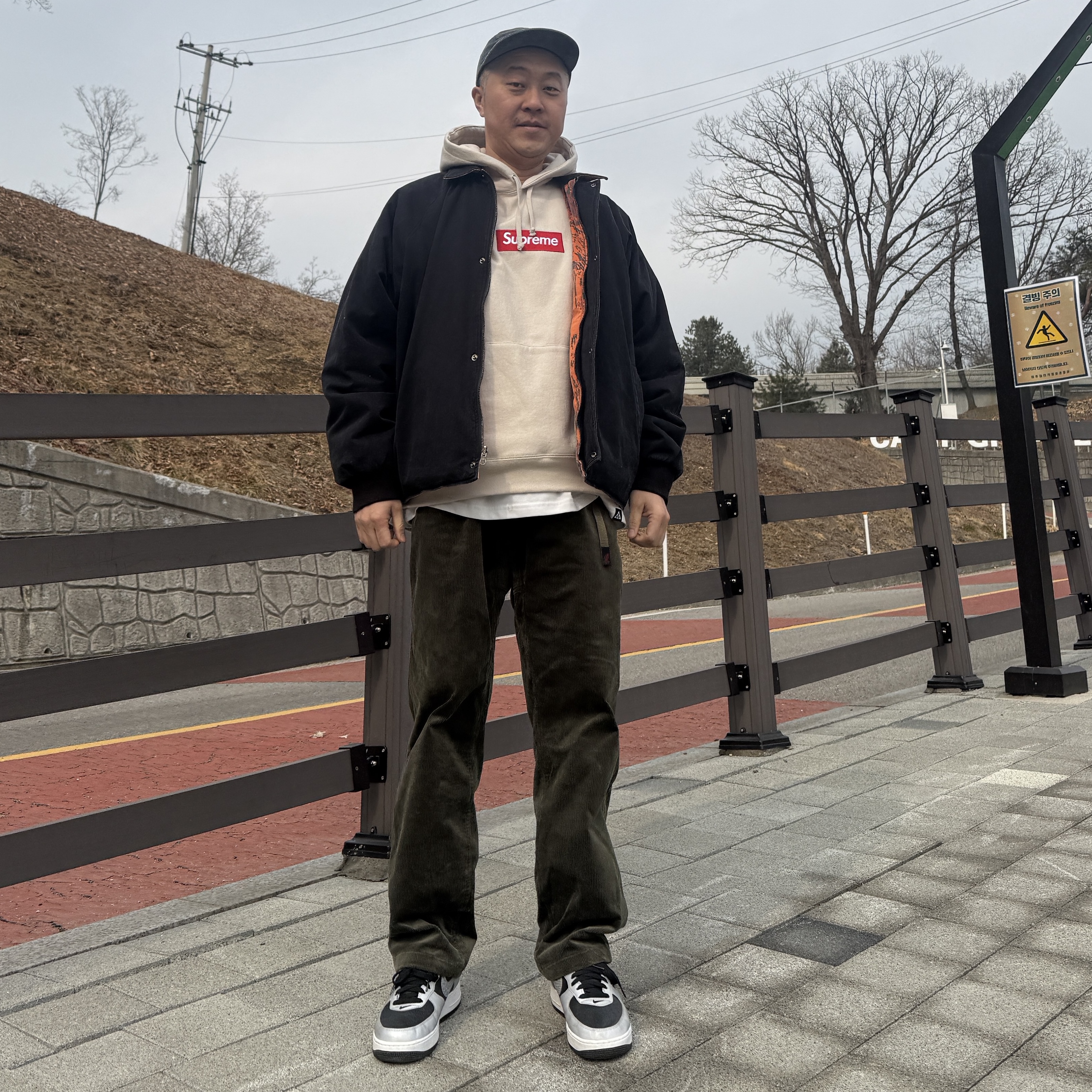 Supreme Realtree Reversible Quilted Work Jacket Black - 24SS, Nike Air Force 1 B Silver Snake 착용 스타일 - 3