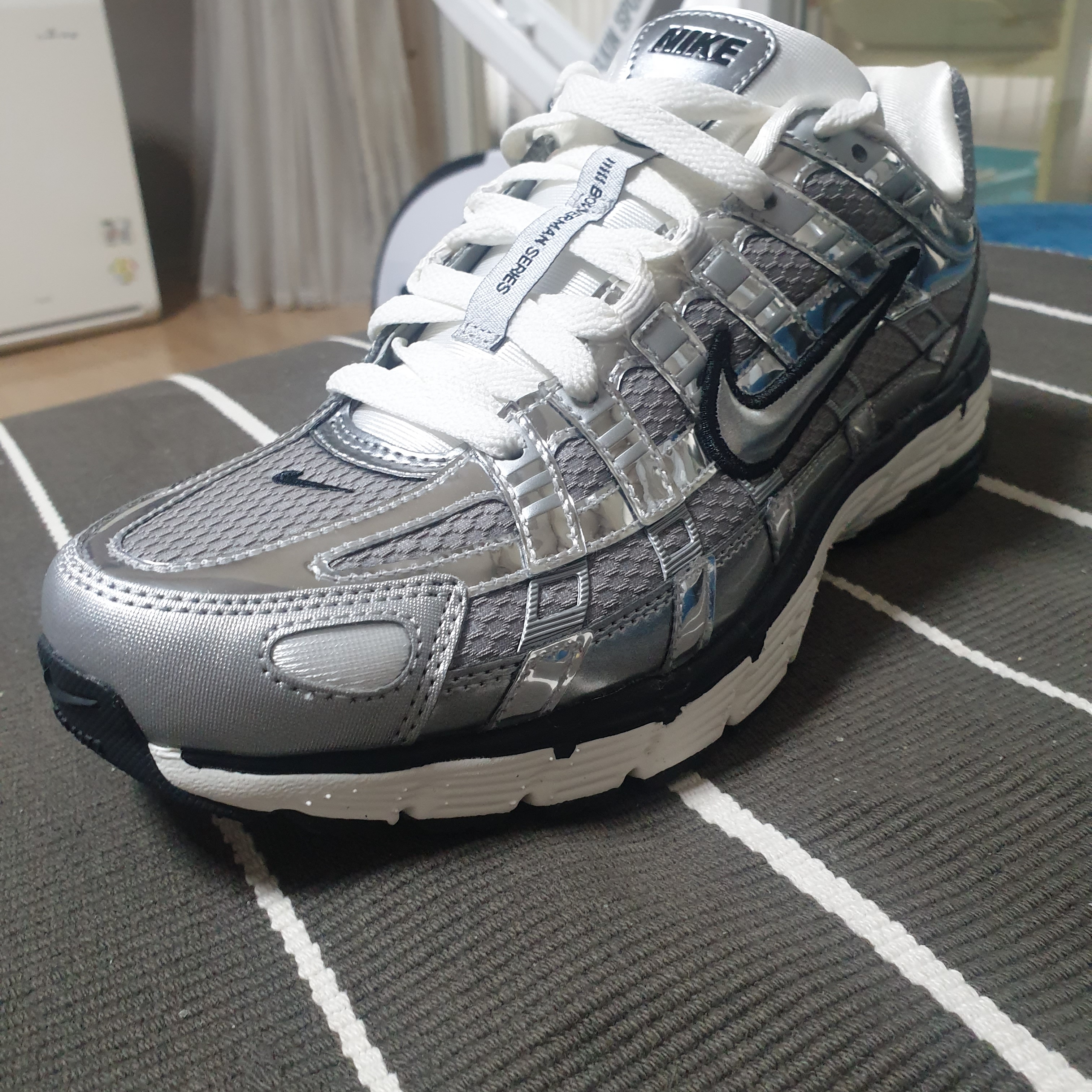Nike P-6000 Metallic Silver, NOMANUAL NM Plain T-Shirt Black 착용 스타일 - 1