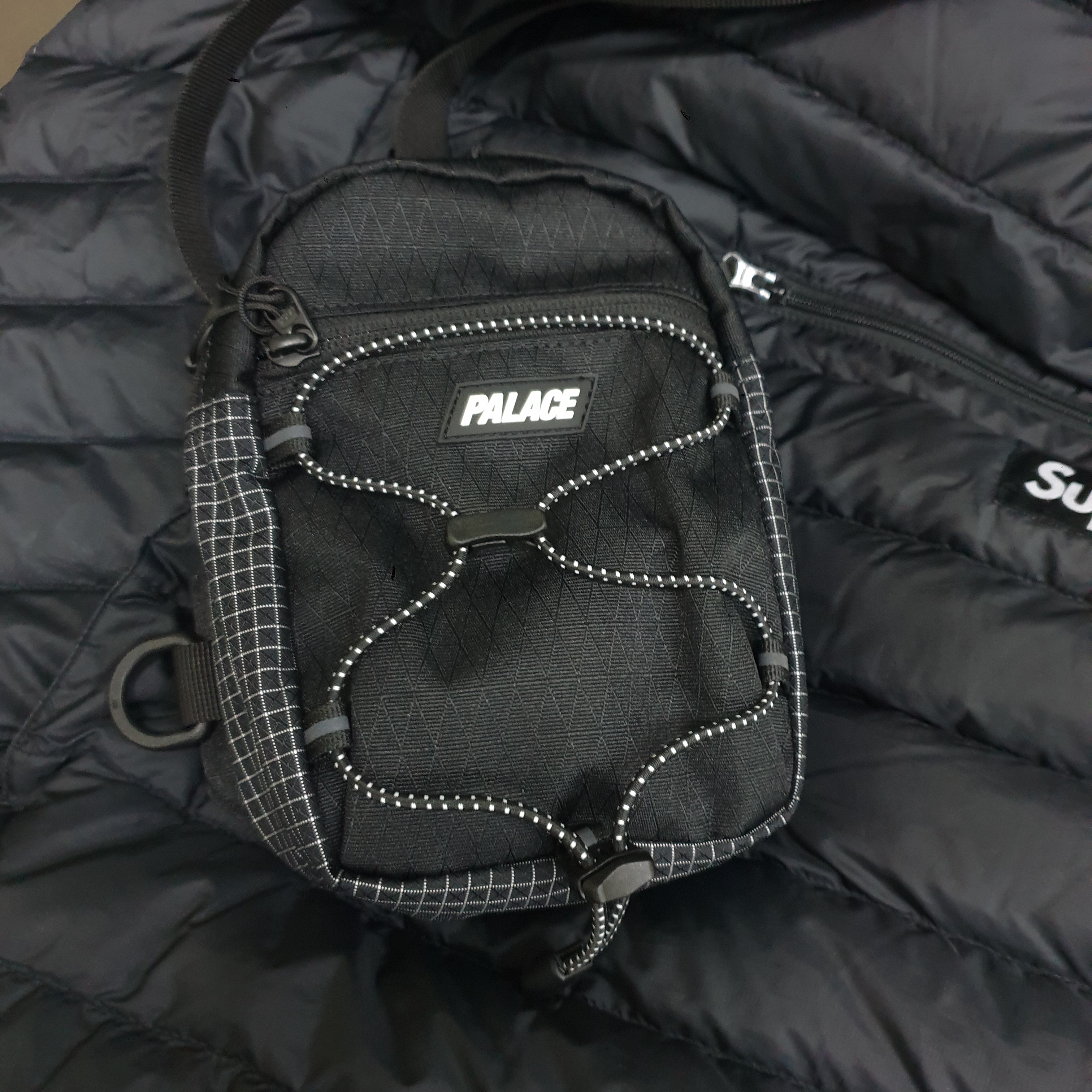 Palace Cordura Reflex RS Shot Bag Black - 25SS 착용 스타일