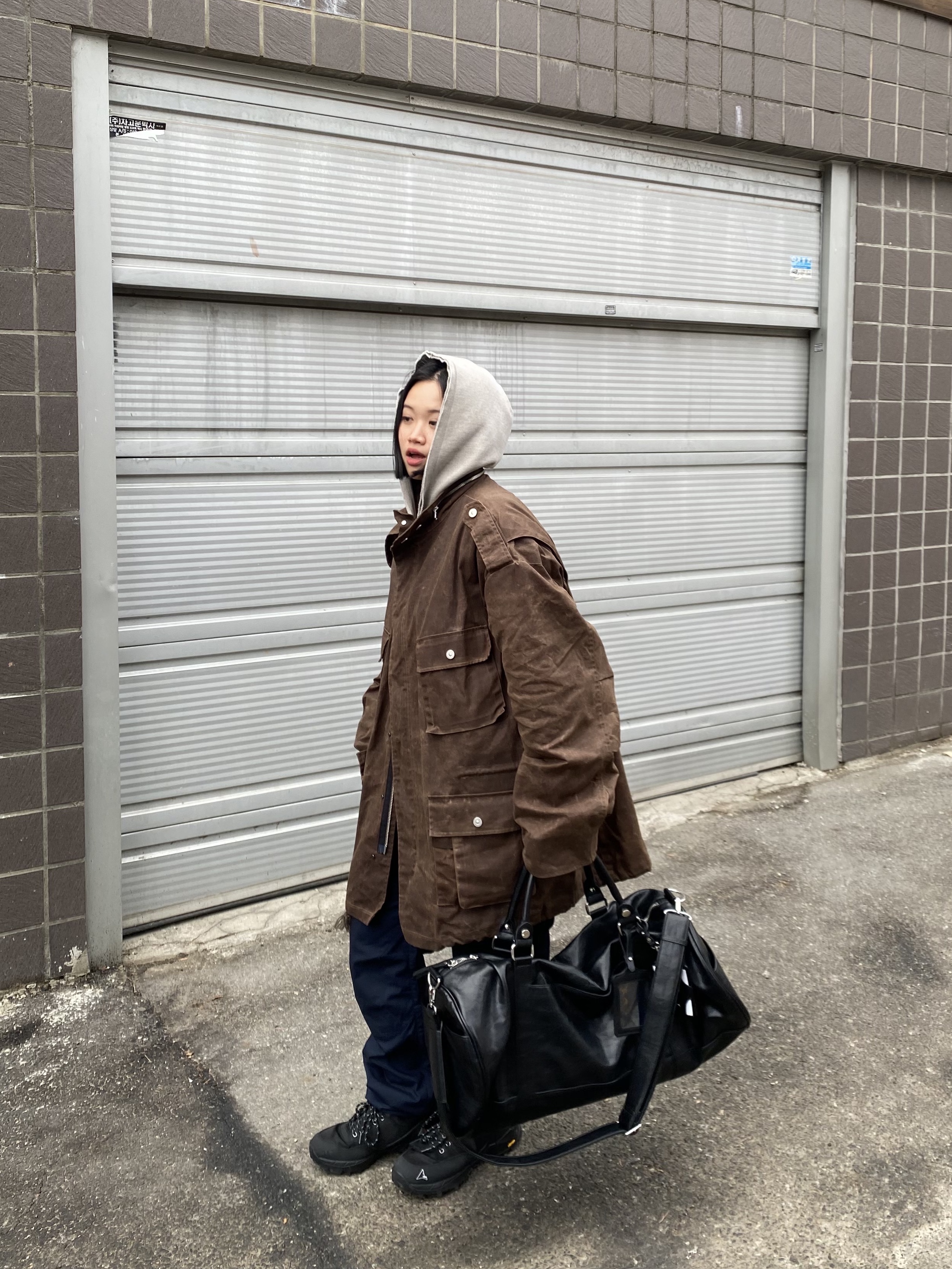 Roa Hiking Neal Black, Vacant Archive Broner Waxed Field Jacket Brown 착용 스타일