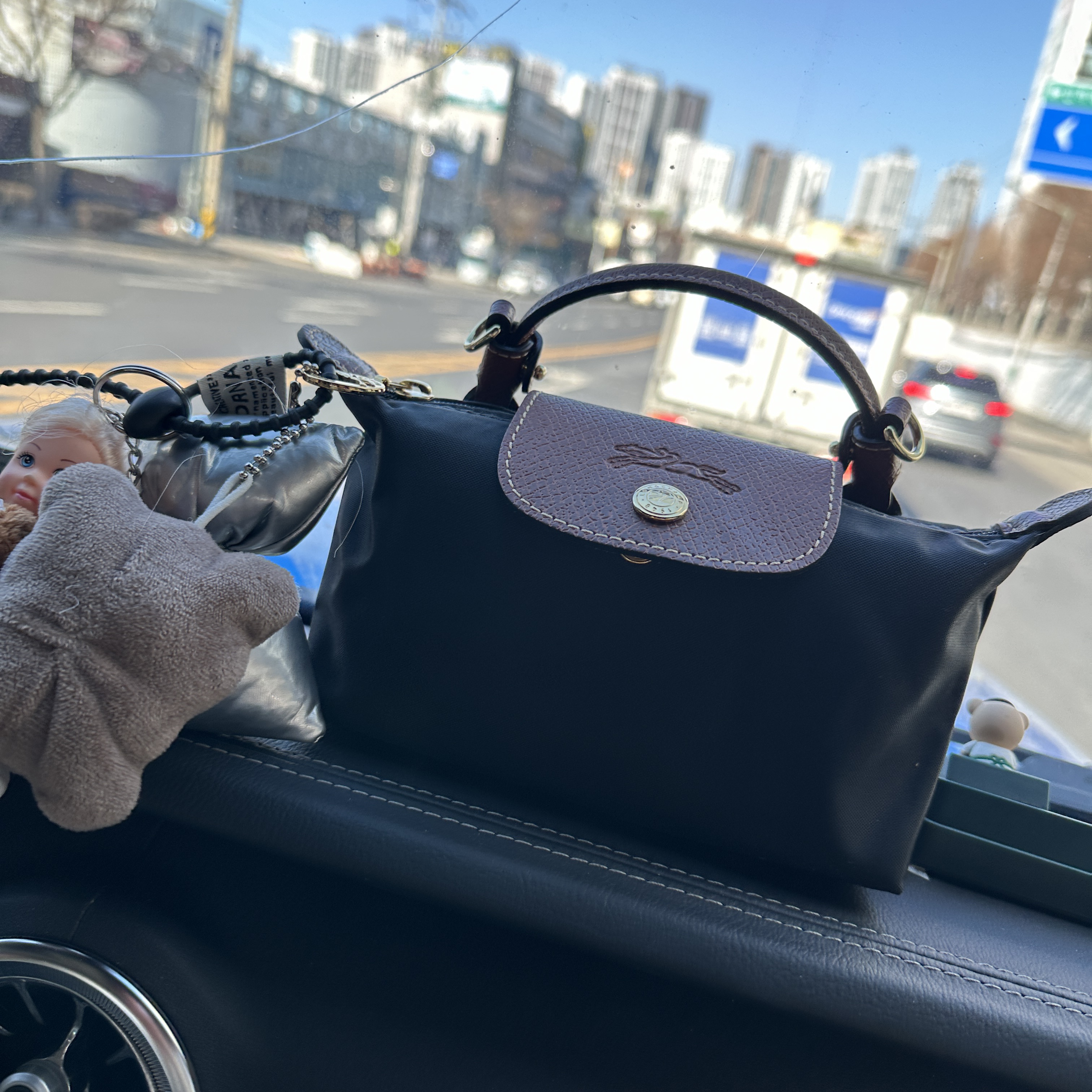 Longchamp Le Pliage Original Handle Pouch Black 착용 스타일 - 1