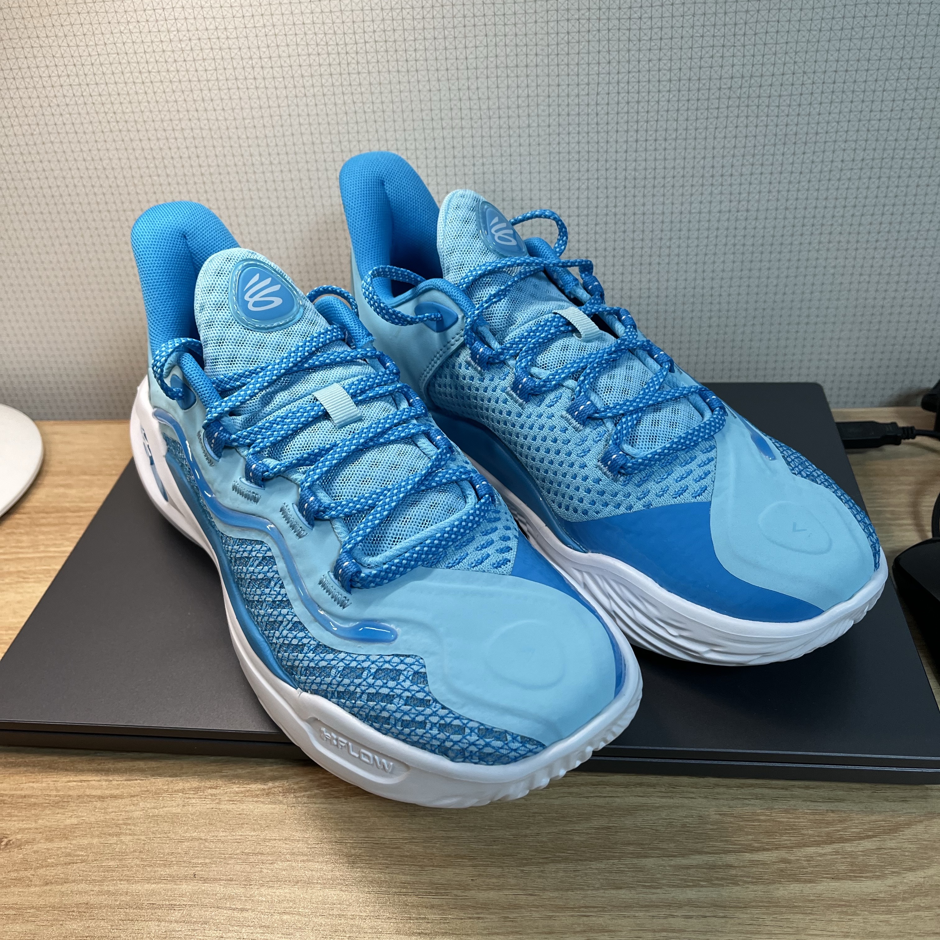 Under Armour Curry 11 Sky Blue Capri 착용 스타일