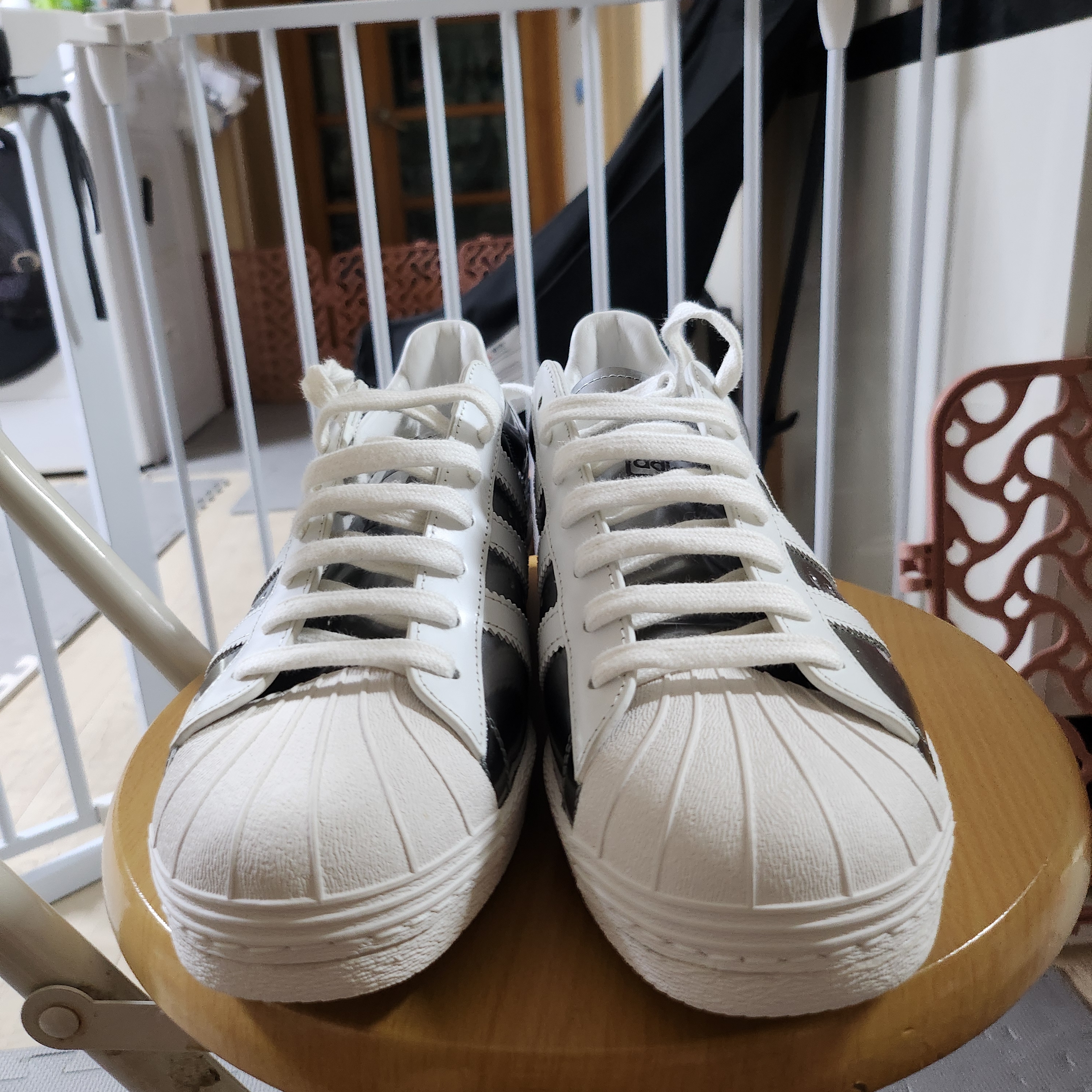 Adidas x Prada Superstar Metallic Silver 착용 스타일 - 2