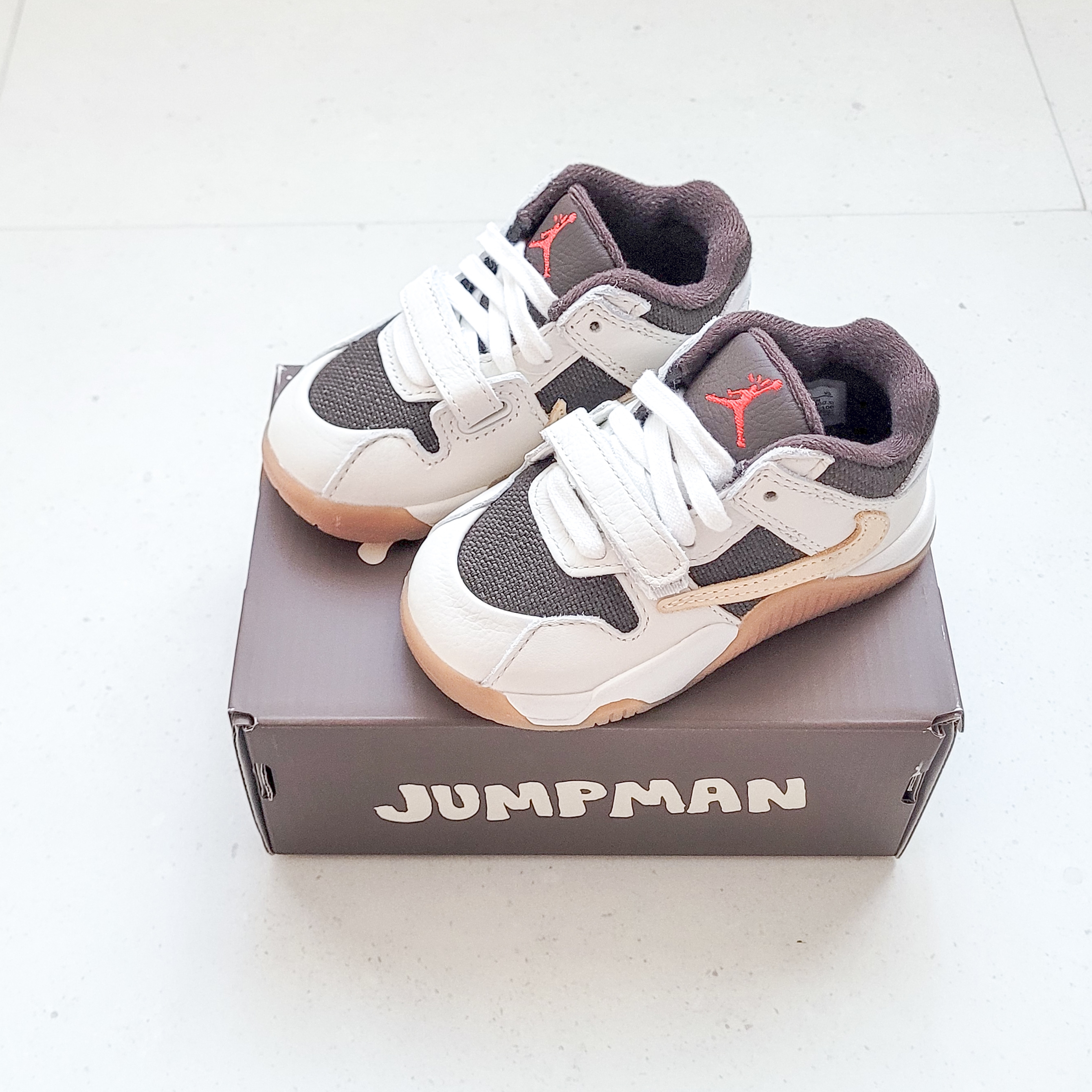 (TD) Jordan x Travis Scott Jumpman Jack TR Sail and Dark Mocha 착용 스타일 - 6